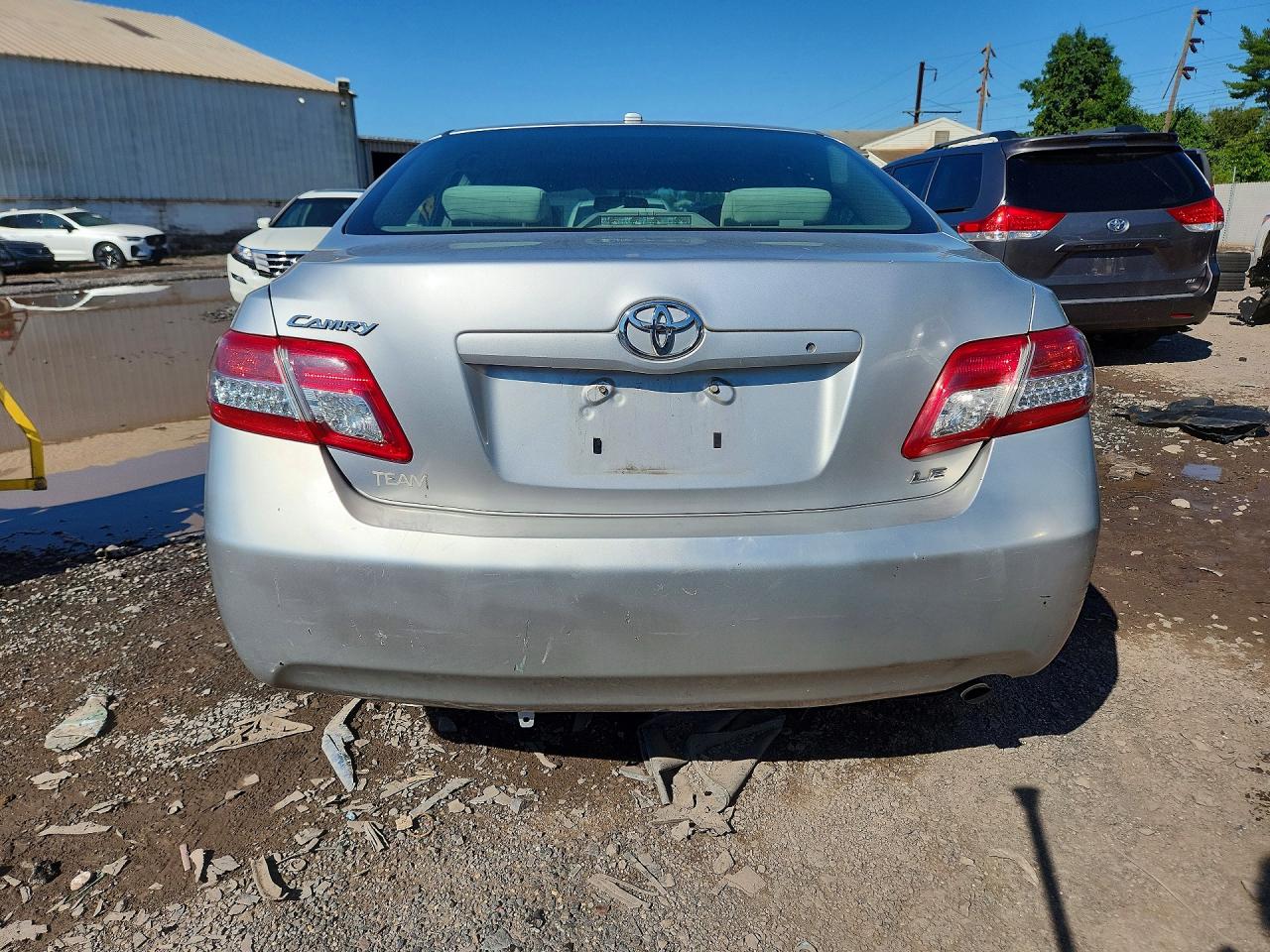 2010 Toyota Camry Le Silver vin: 4T1BF3EK8AU069205