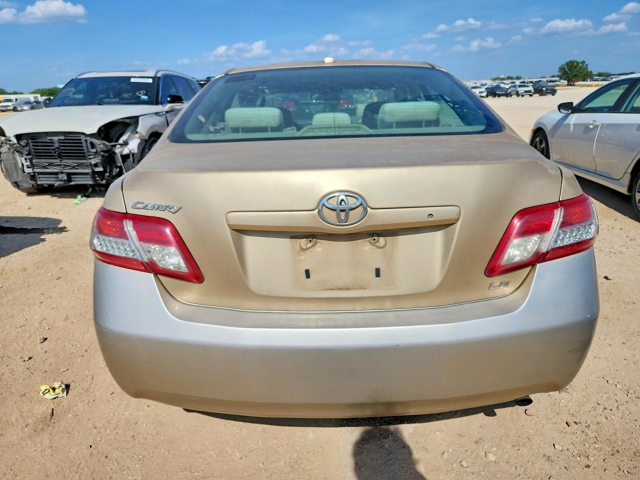 2010 Toyota Camry Le Beige vin: 4T1BF3EK8AU070175