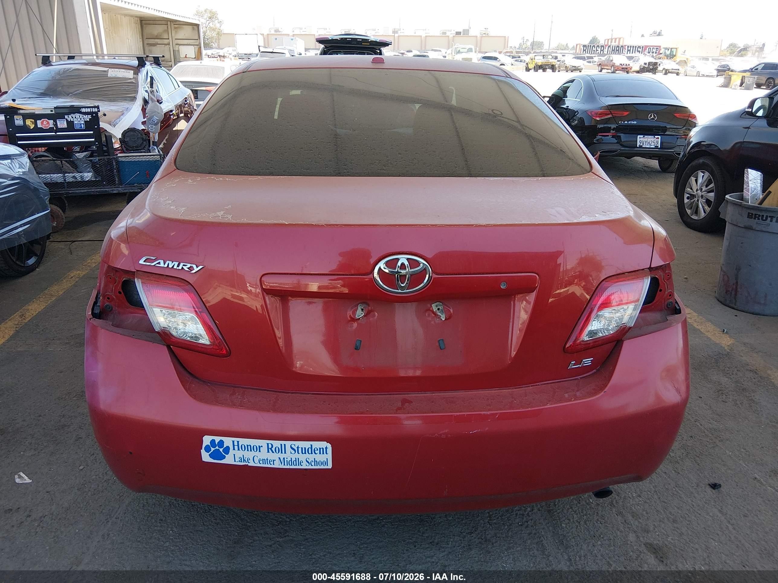 2010 Toyota Camry Le Red vin: 4T1BF3EK8AU083430