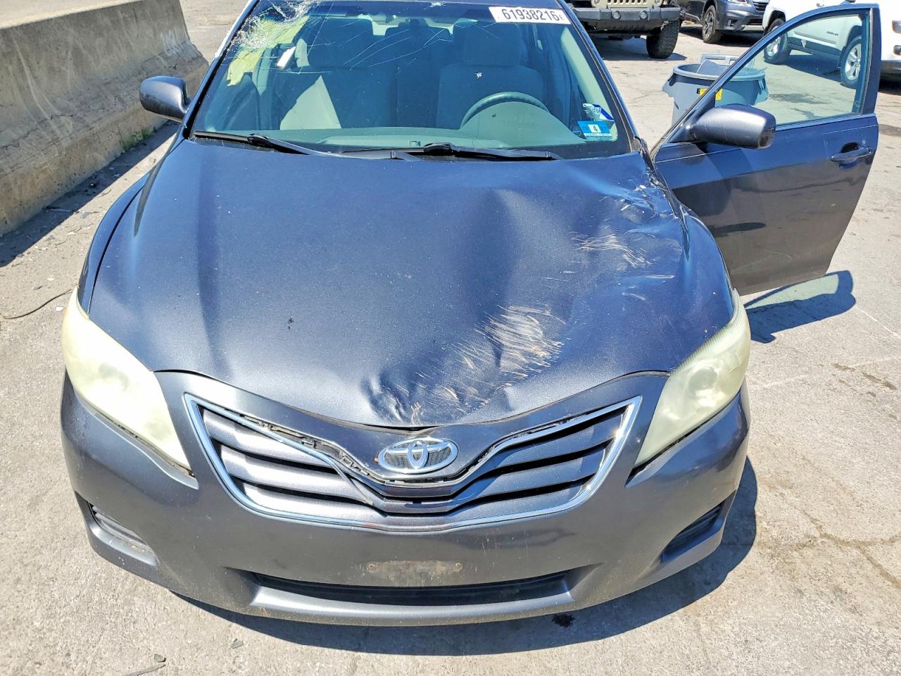 2010 Toyota Camry Le Gray vin: 4T1BF3EK8AU091401