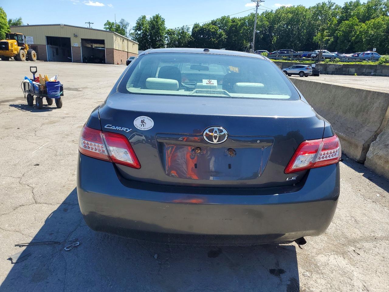 2010 Toyota Camry Le Gray vin: 4T1BF3EK8AU091401