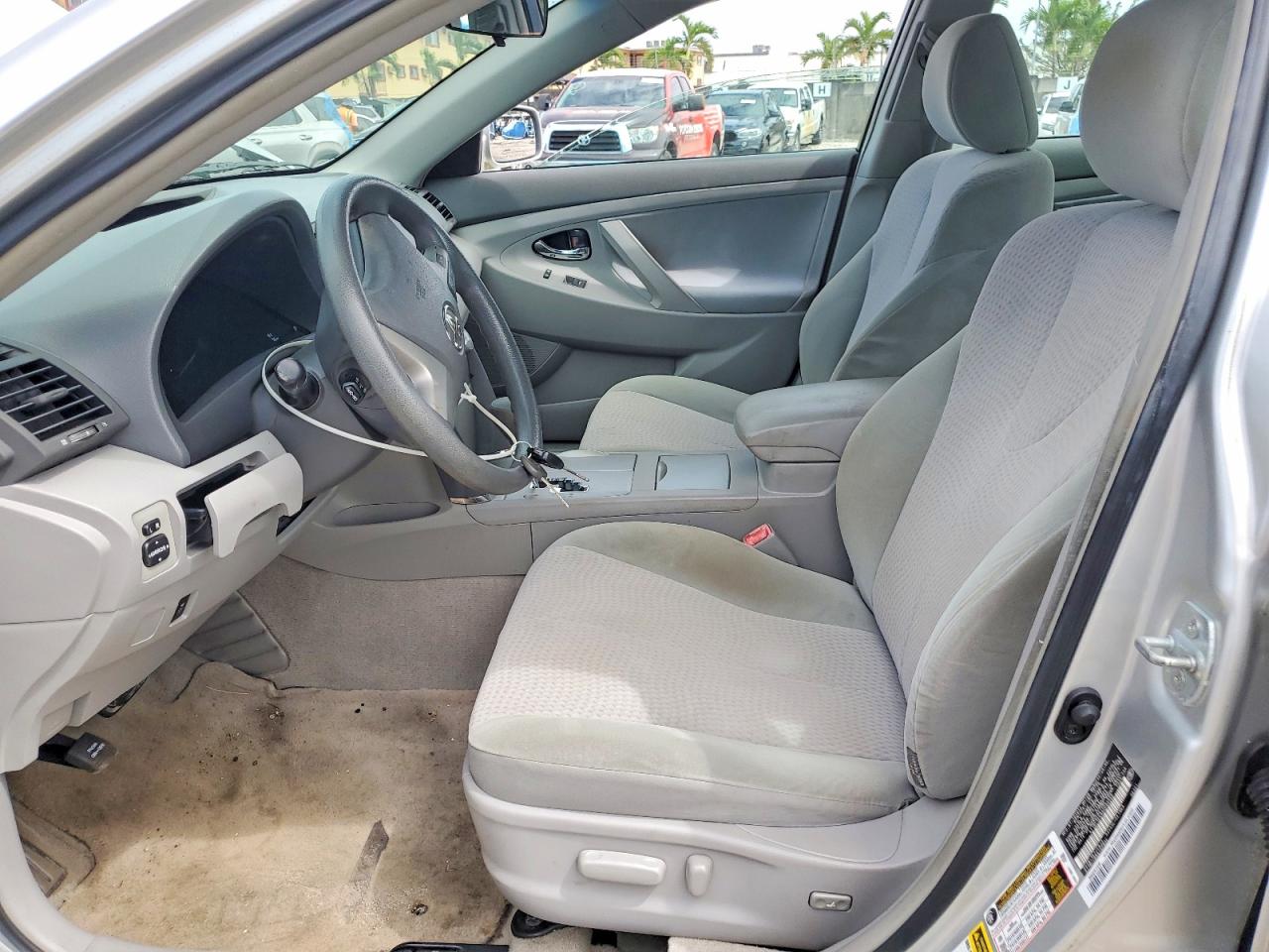 2010 Toyota Camry Le Silver vin: 4T1BF3EK8AU092550