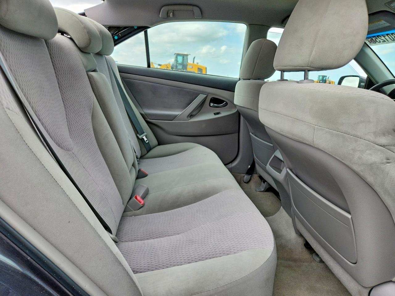 2010 Toyota Camry Le Gray vin: 4T1BF3EK8AU093326