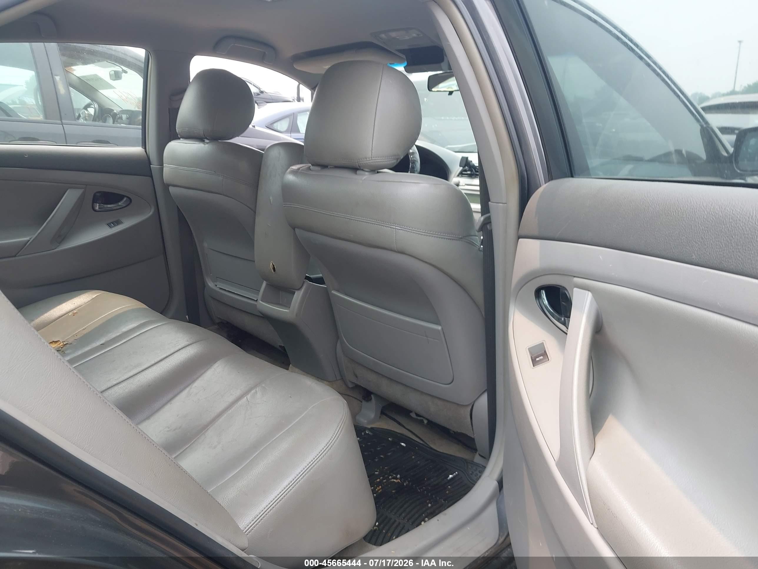 2010 Toyota Camry Le Gray vin: 4T1BF3EK8AU100503