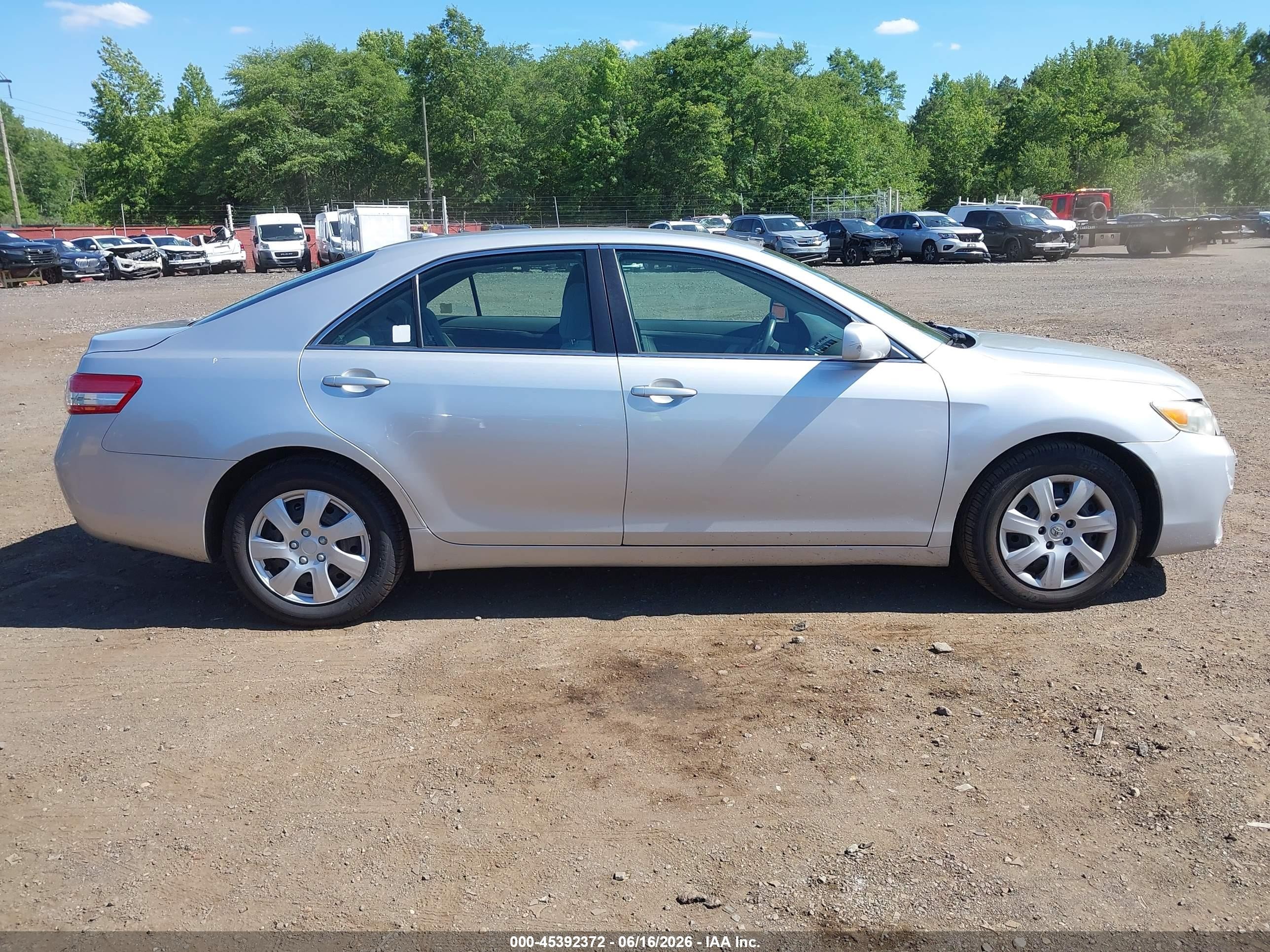 2010 Toyota Camry Le Silver vin: 4T1BF3EK8AU534260
