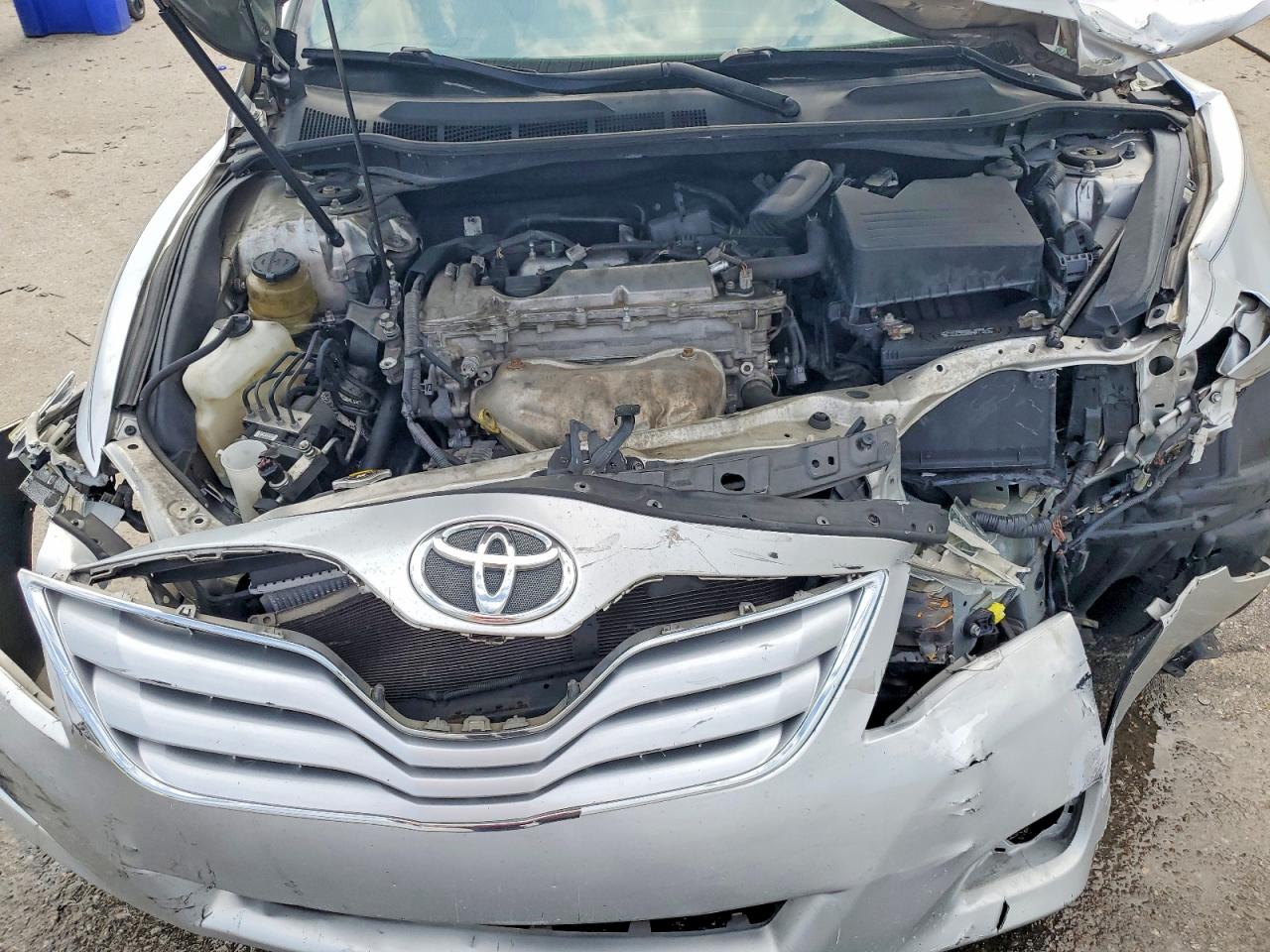 2010 Toyota Camry Le Silver vin: 4T1BF3EK8AU538406