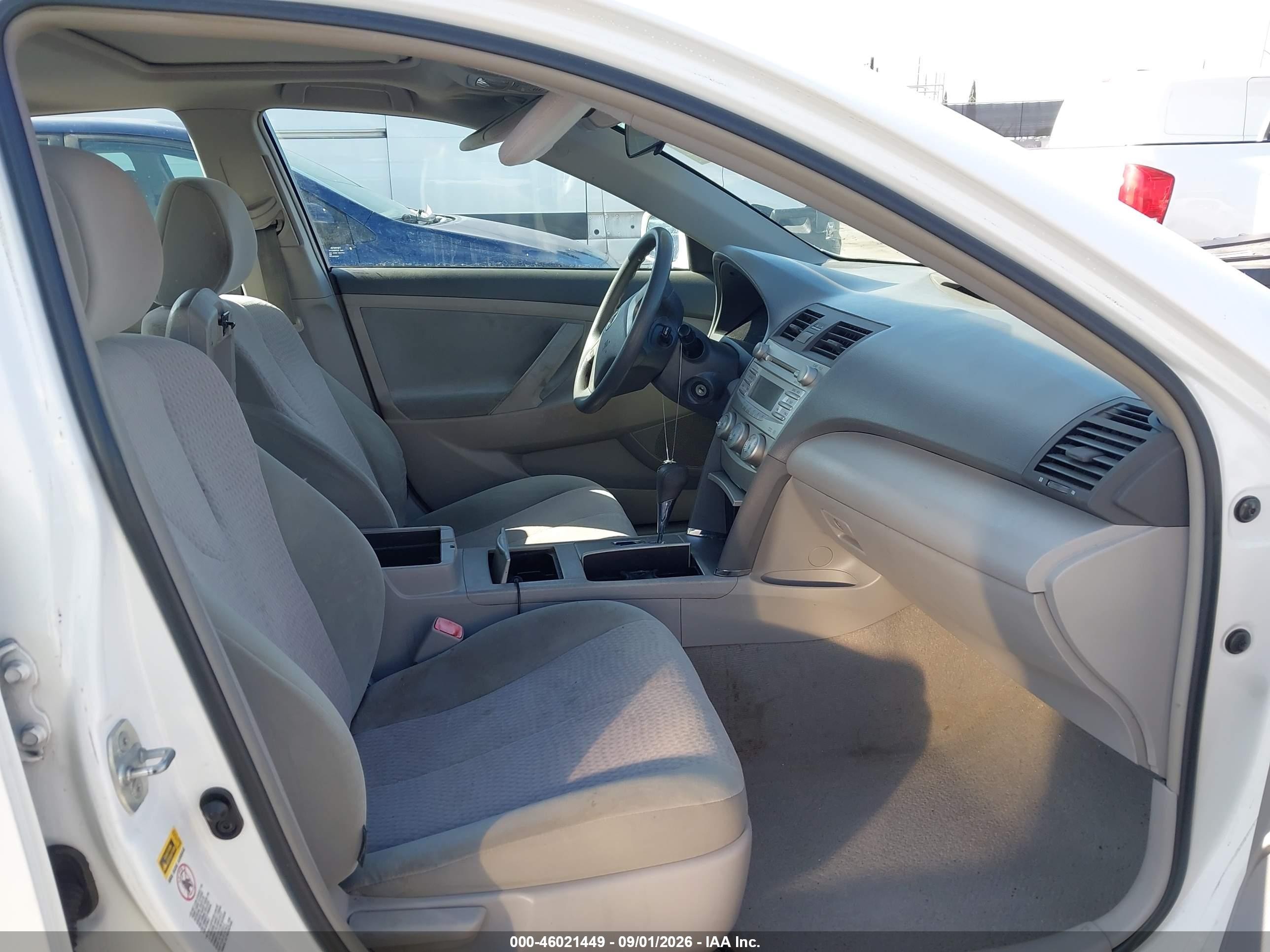 2010 Toyota Camry Le Белый vin: 4T1BF3EK8AU538471