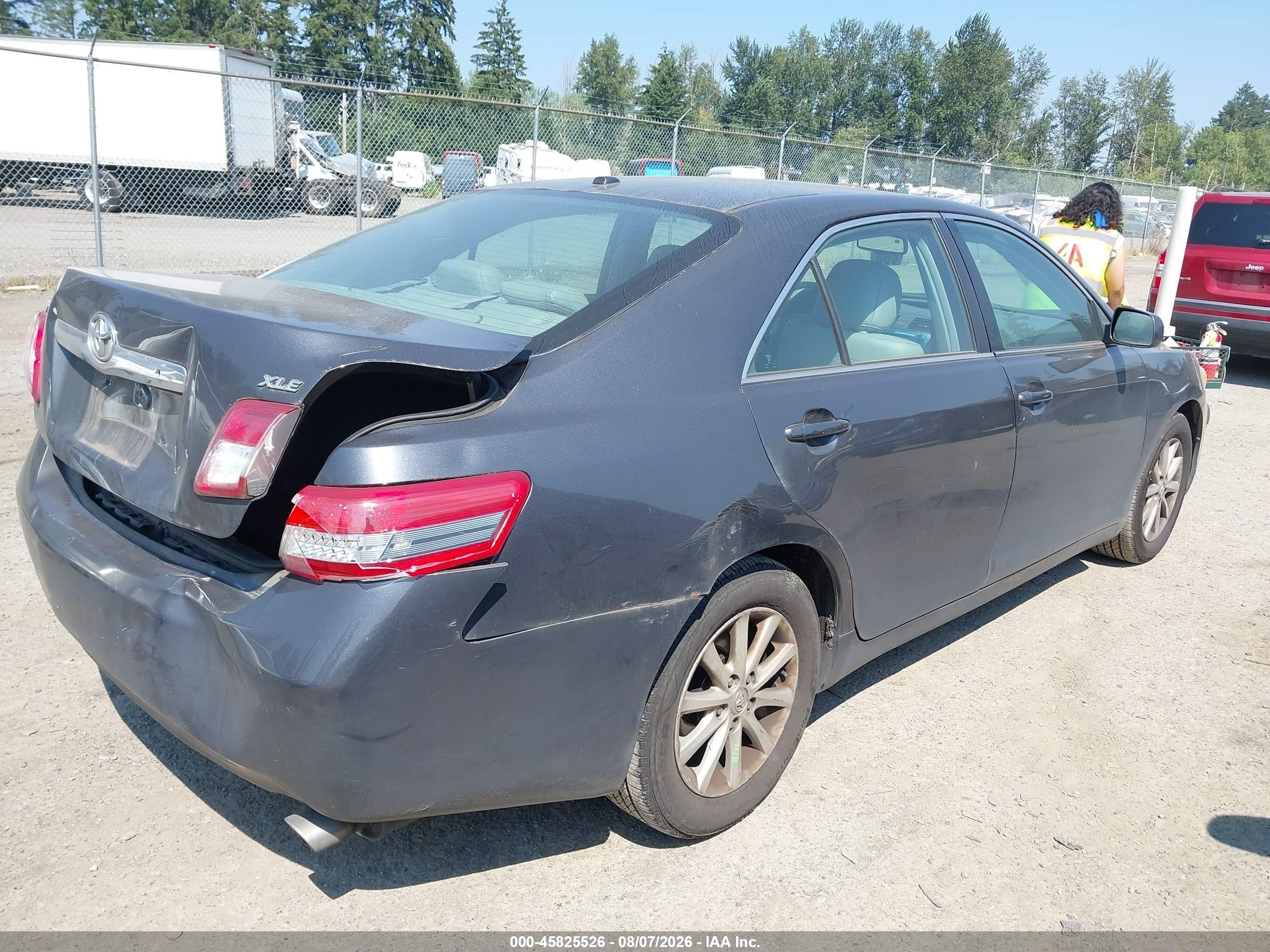 2011 Toyota Camry Xle Silver vin: 4T1BF3EK8BU120168