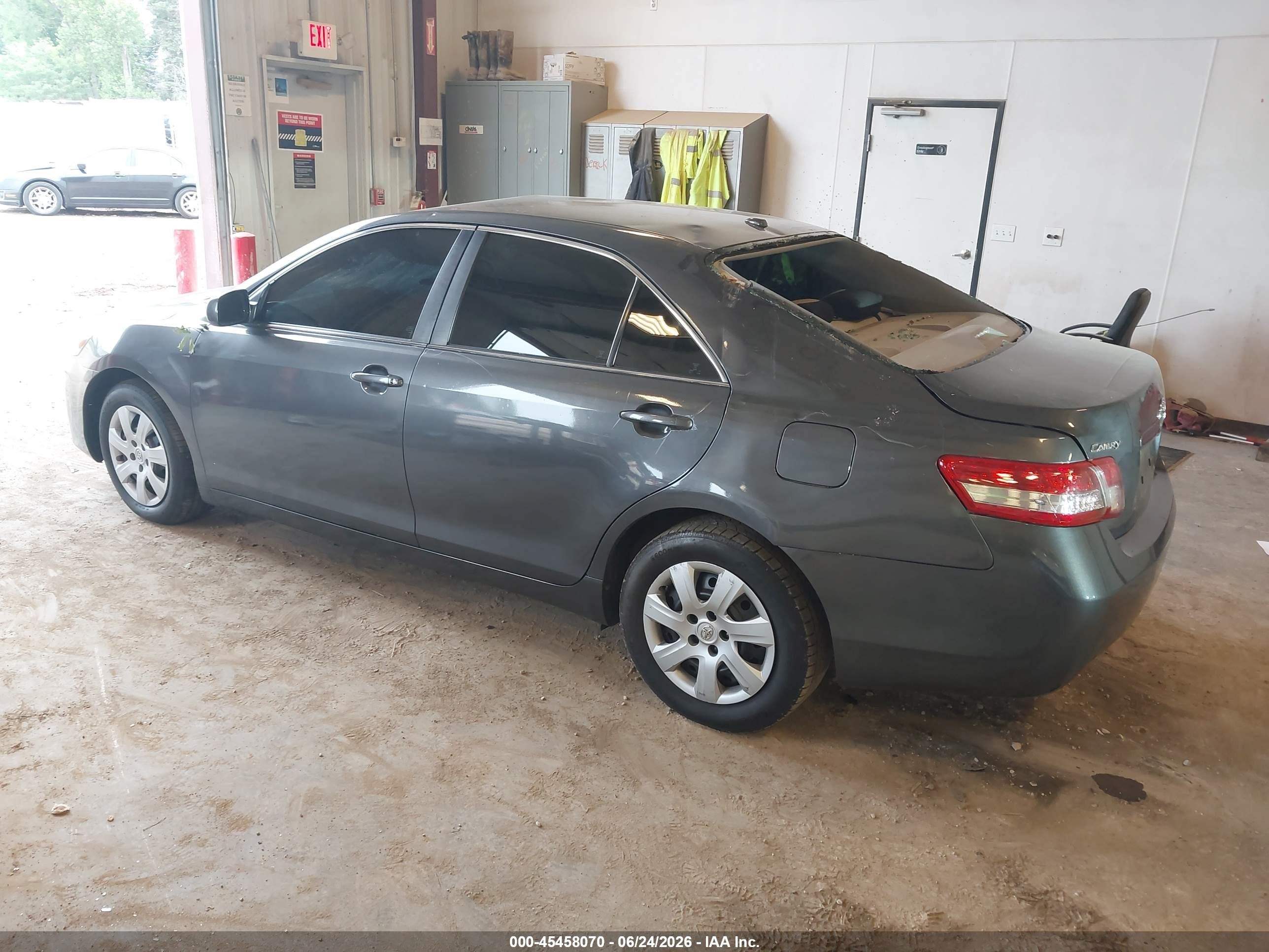 2011 Toyota Camry Le Gray vin: 4T1BF3EK8BU120199