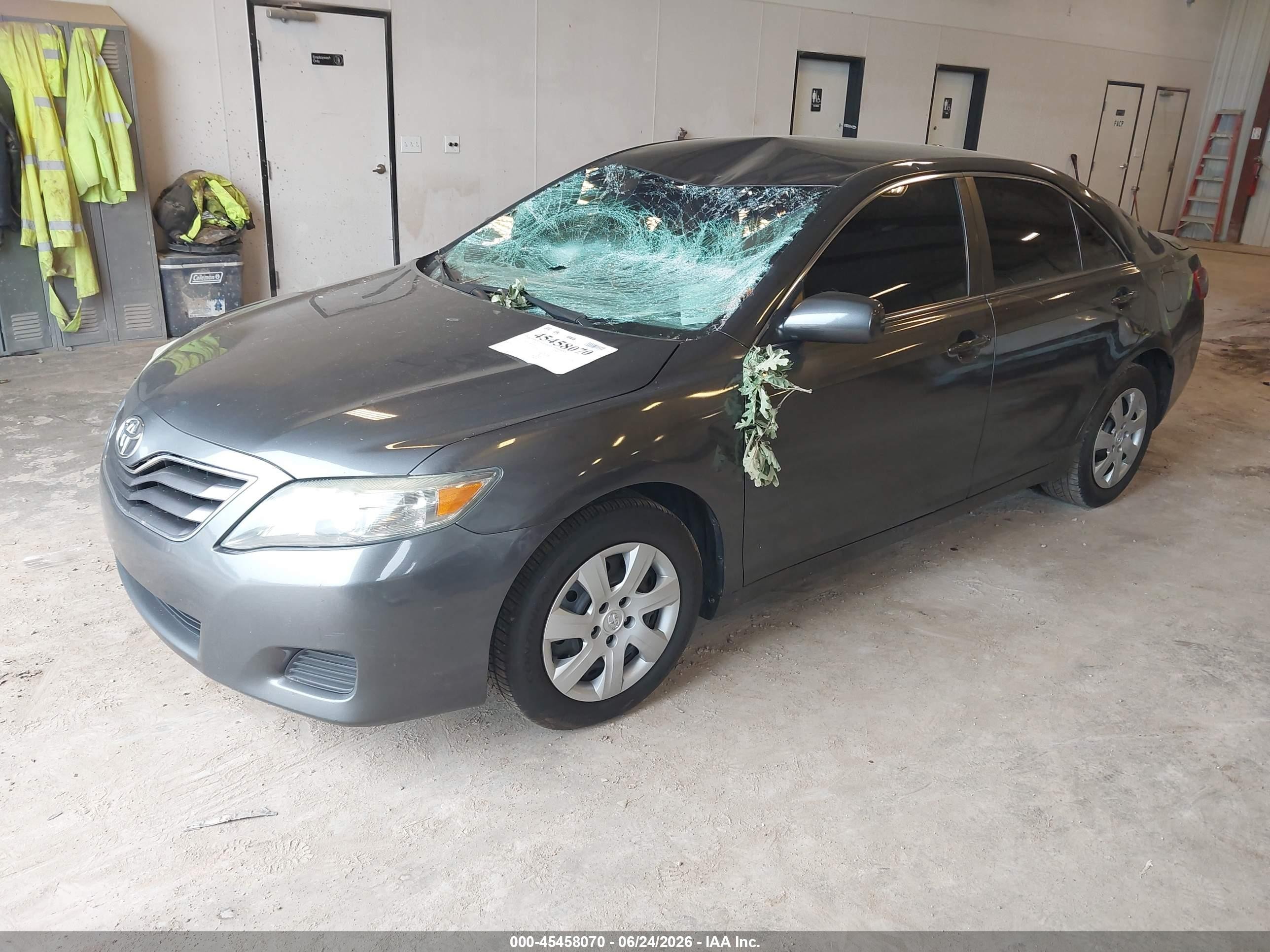 2011 Toyota Camry Le Gray vin: 4T1BF3EK8BU120199