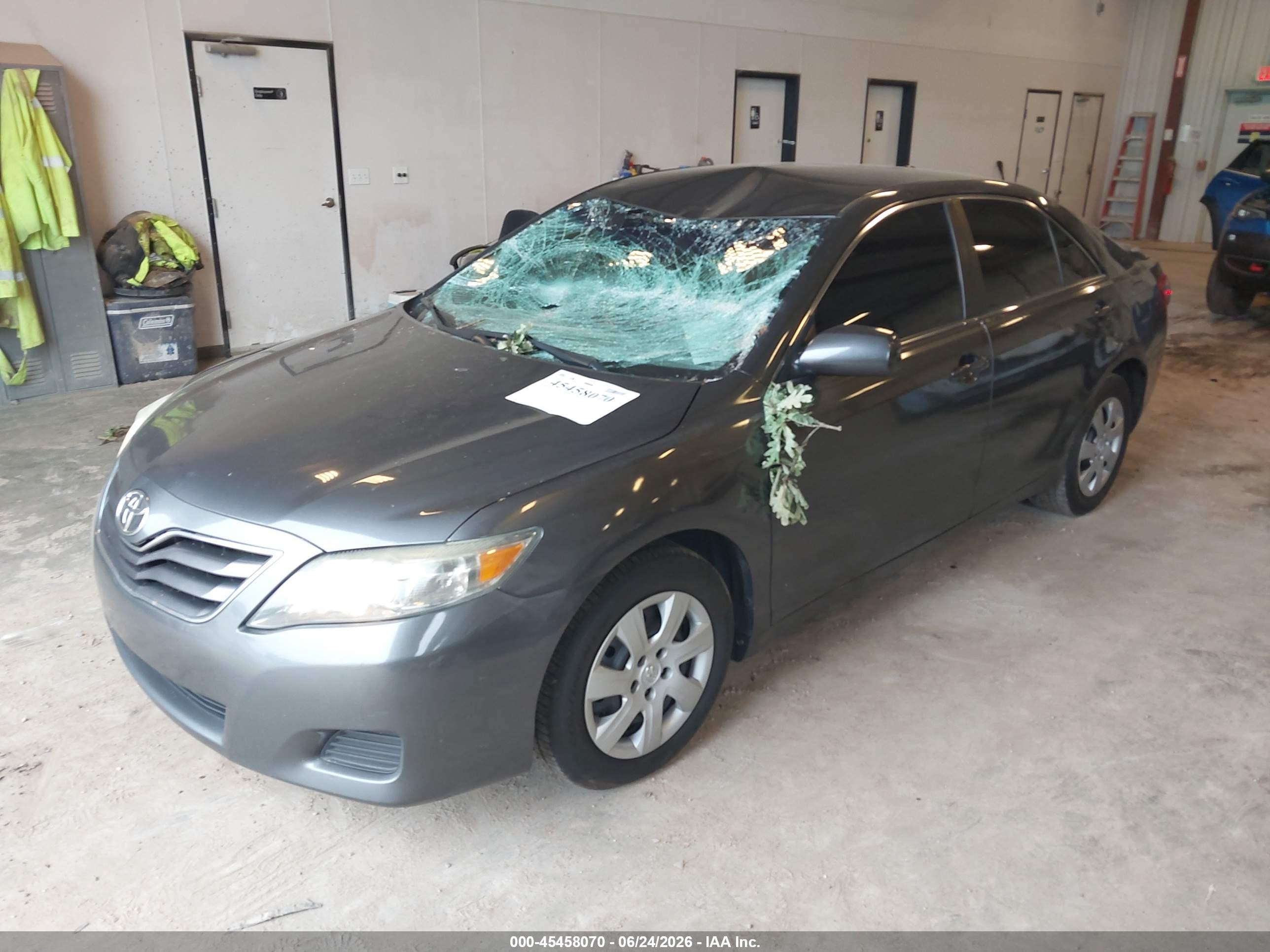 2011 Toyota Camry Le Gray vin: 4T1BF3EK8BU120199
