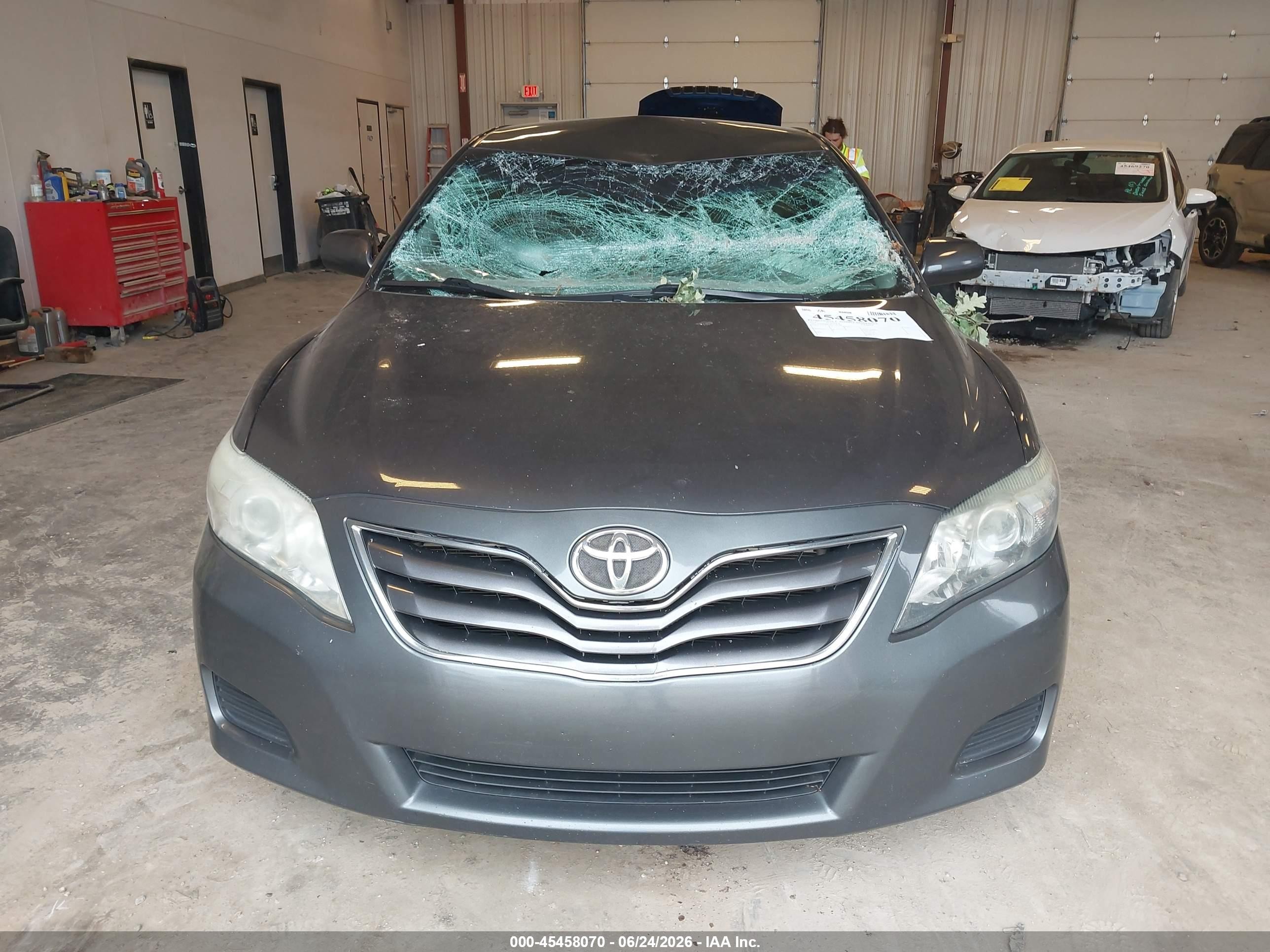 2011 Toyota Camry Le Gray vin: 4T1BF3EK8BU120199