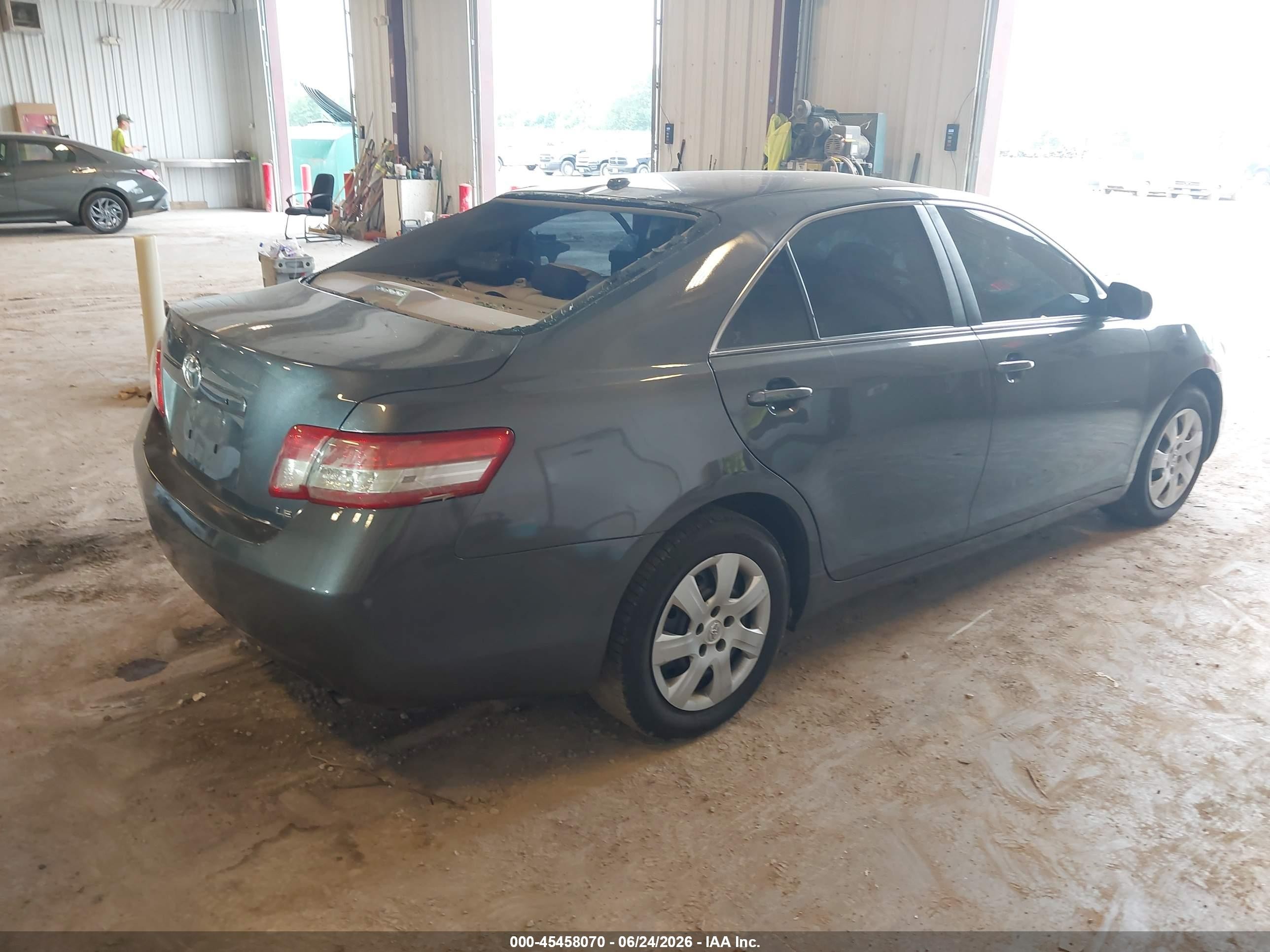 2011 Toyota Camry Le Gray vin: 4T1BF3EK8BU120199