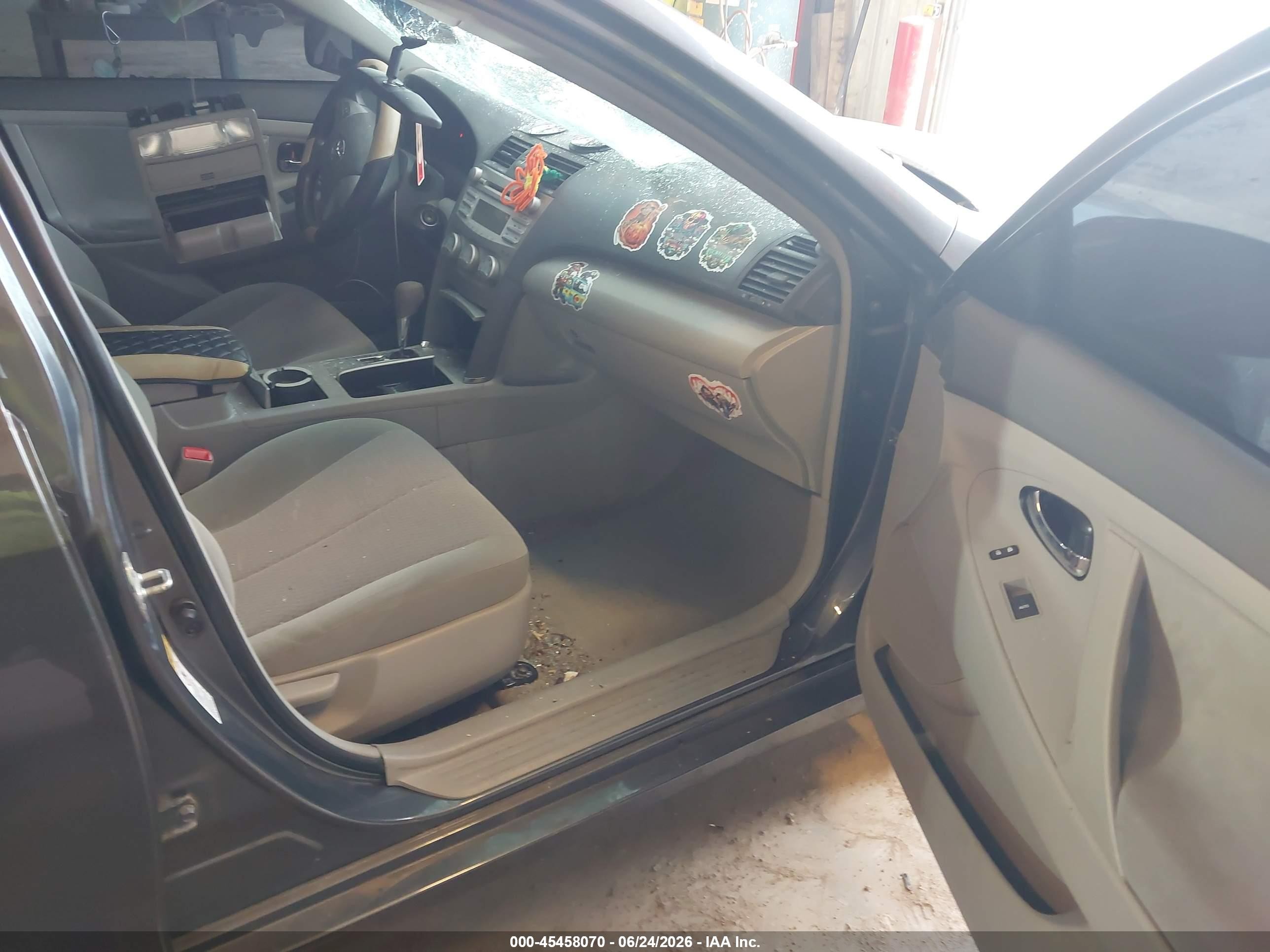 2011 Toyota Camry Le Gray vin: 4T1BF3EK8BU120199