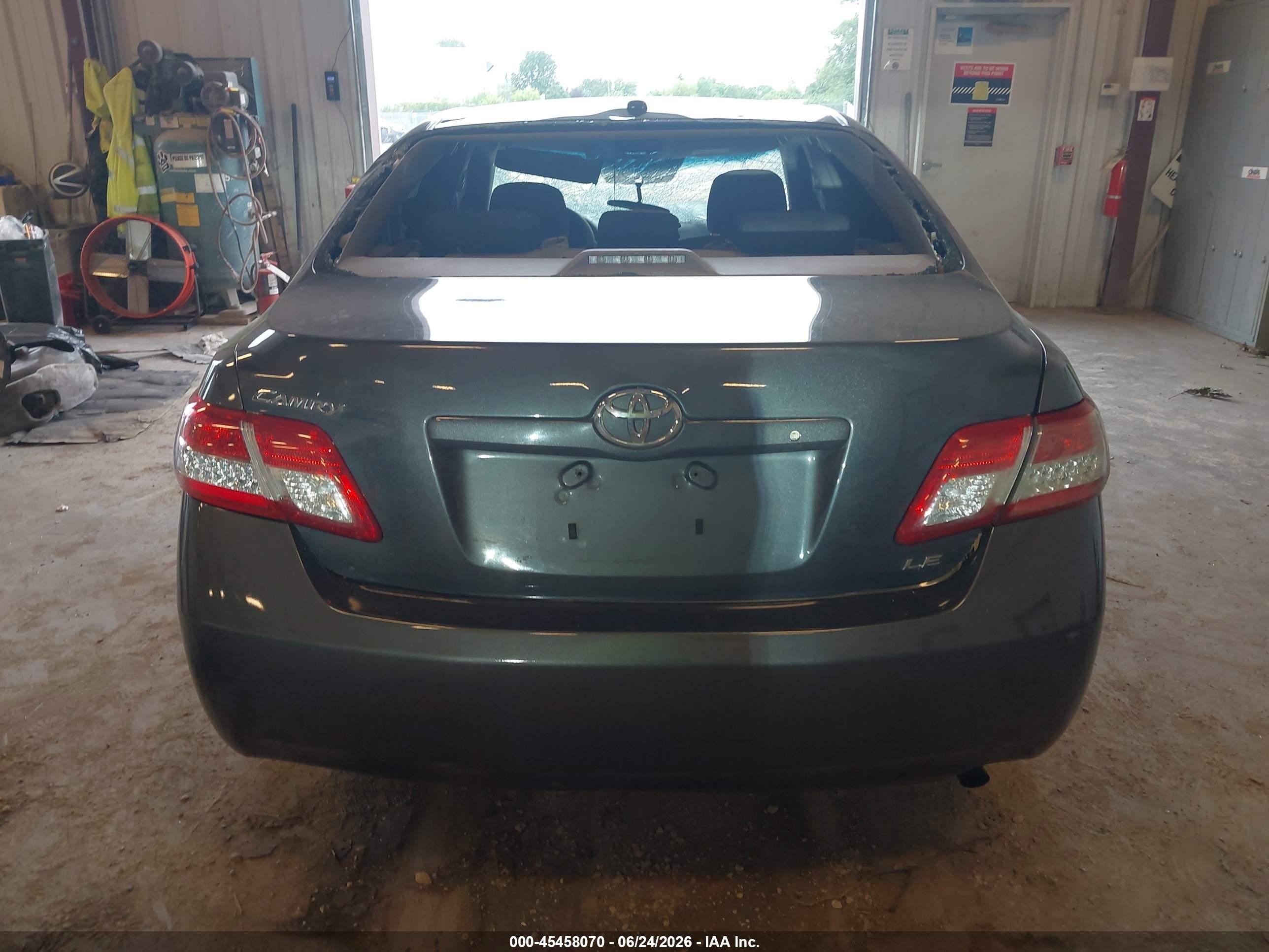 2011 Toyota Camry Le Gray vin: 4T1BF3EK8BU120199