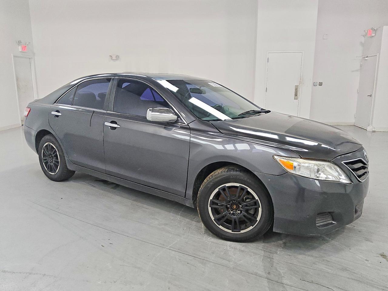 2011 Toyota Camry Le Charcoal vin: 4T1BF3EK8BU123894
