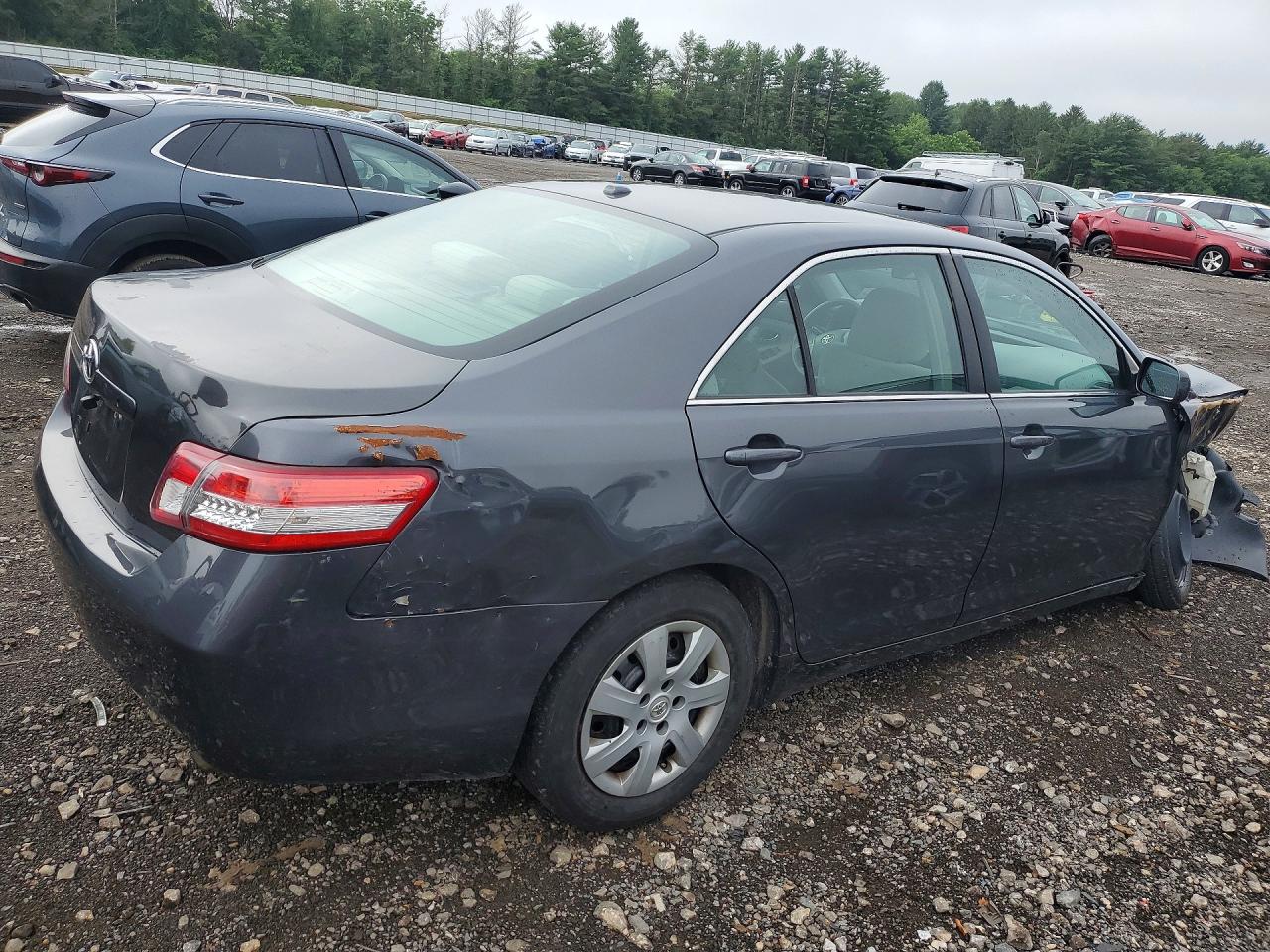 2011 Toyota Camry Le Gray vin: 4T1BF3EK8BU141280