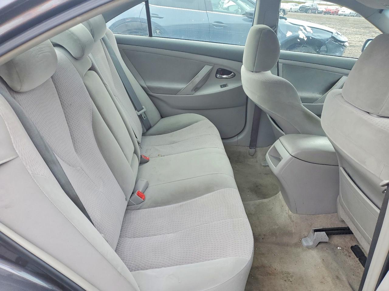 2011 Toyota Camry Le Gray vin: 4T1BF3EK8BU141280