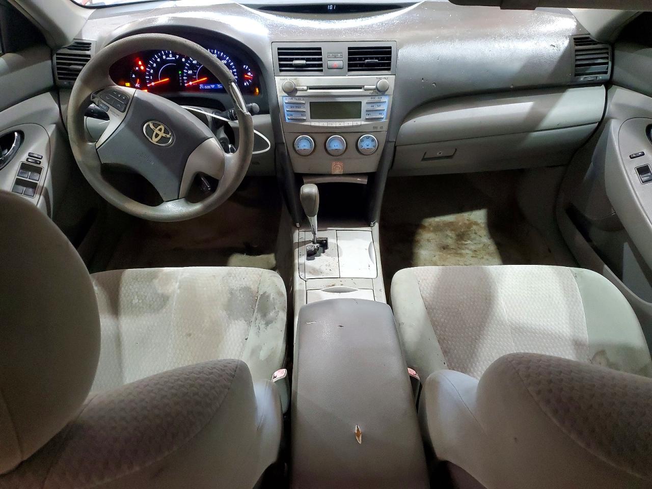 2011 Toyota Camry Le Maroon vin: 4T1BF3EK8BU141635
