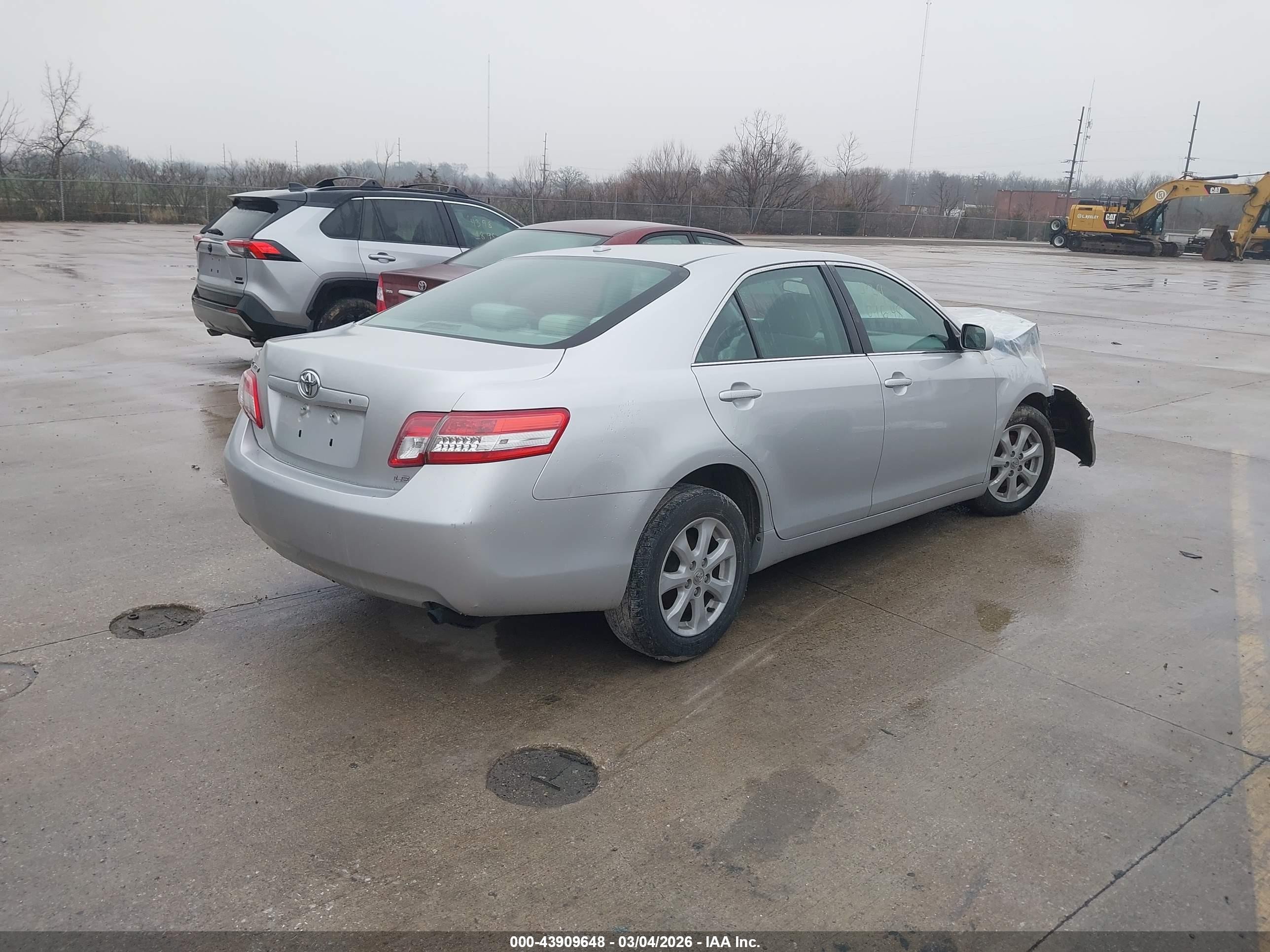 2011 Toyota Camry Le Серебряный vin: 4T1BF3EK8BU163781