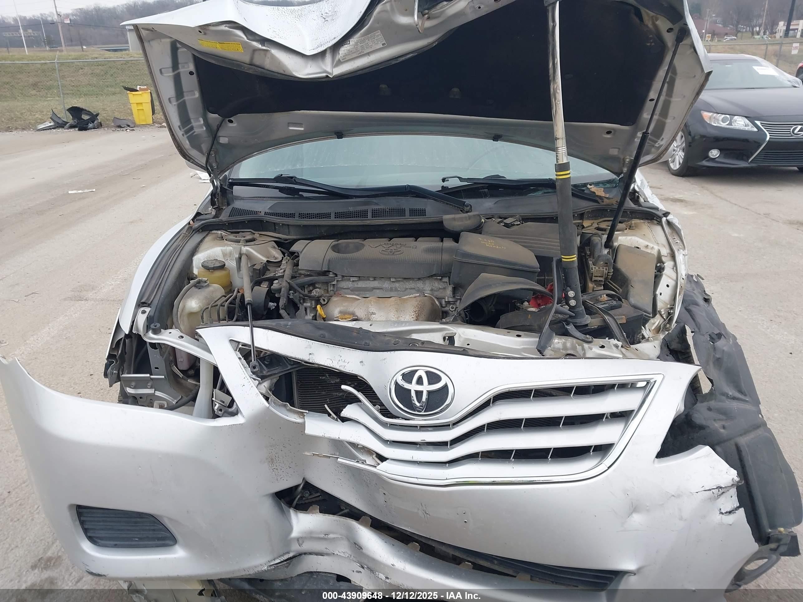 2011 Toyota Camry Le Серебряный vin: 4T1BF3EK8BU163781