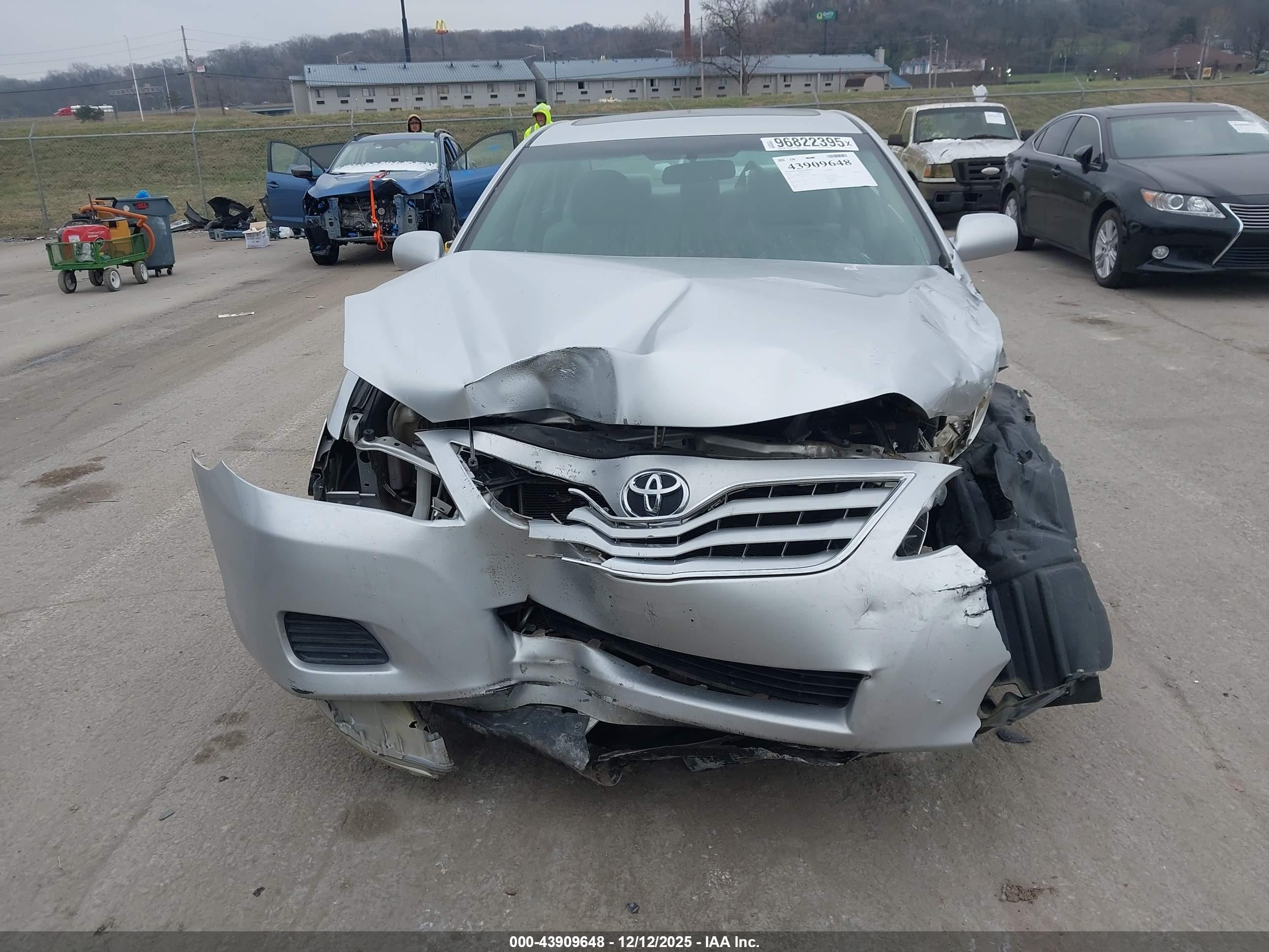 2011 Toyota Camry Le Серебряный vin: 4T1BF3EK8BU163781
