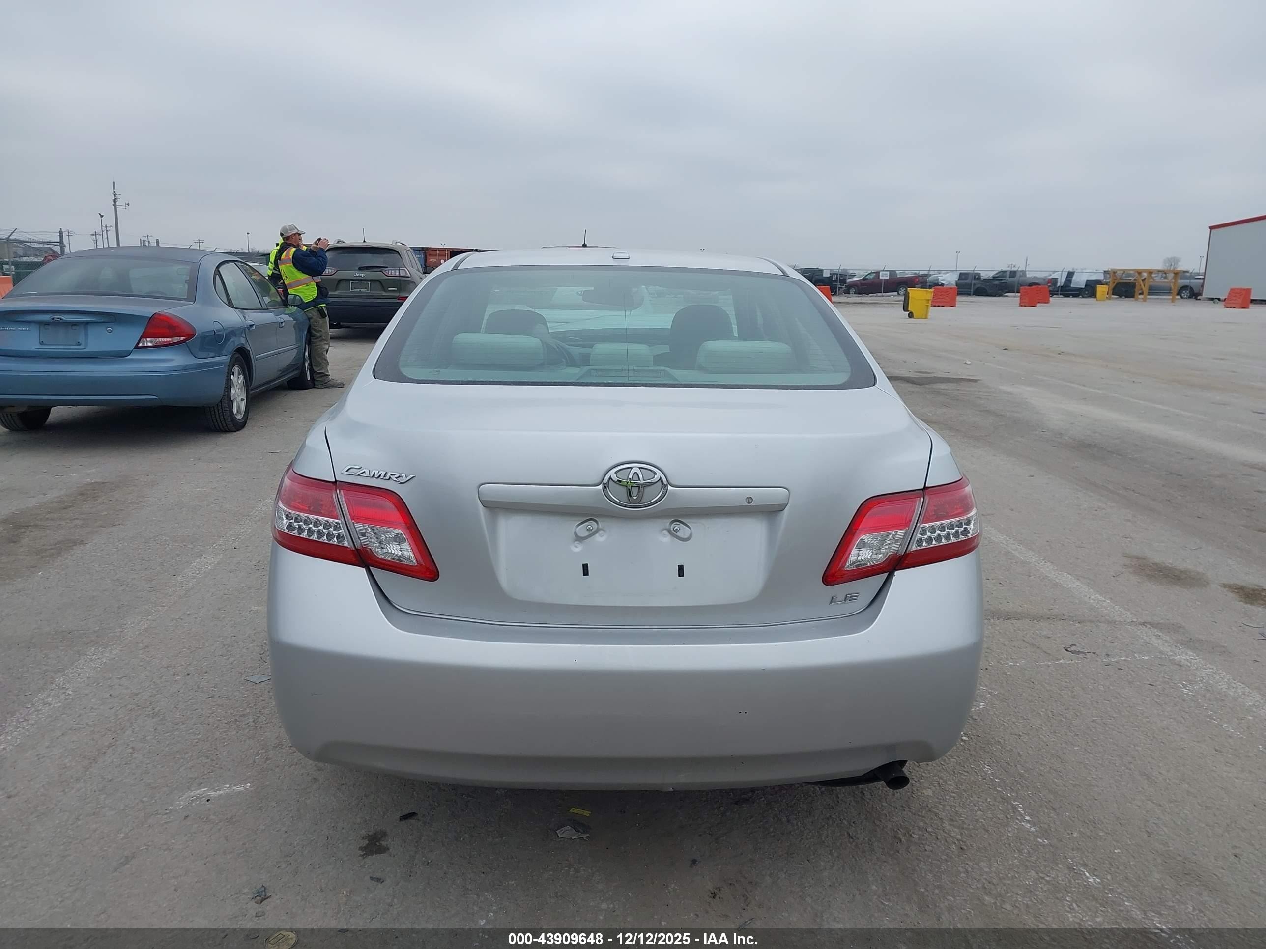 2011 Toyota Camry Le Серебряный vin: 4T1BF3EK8BU163781