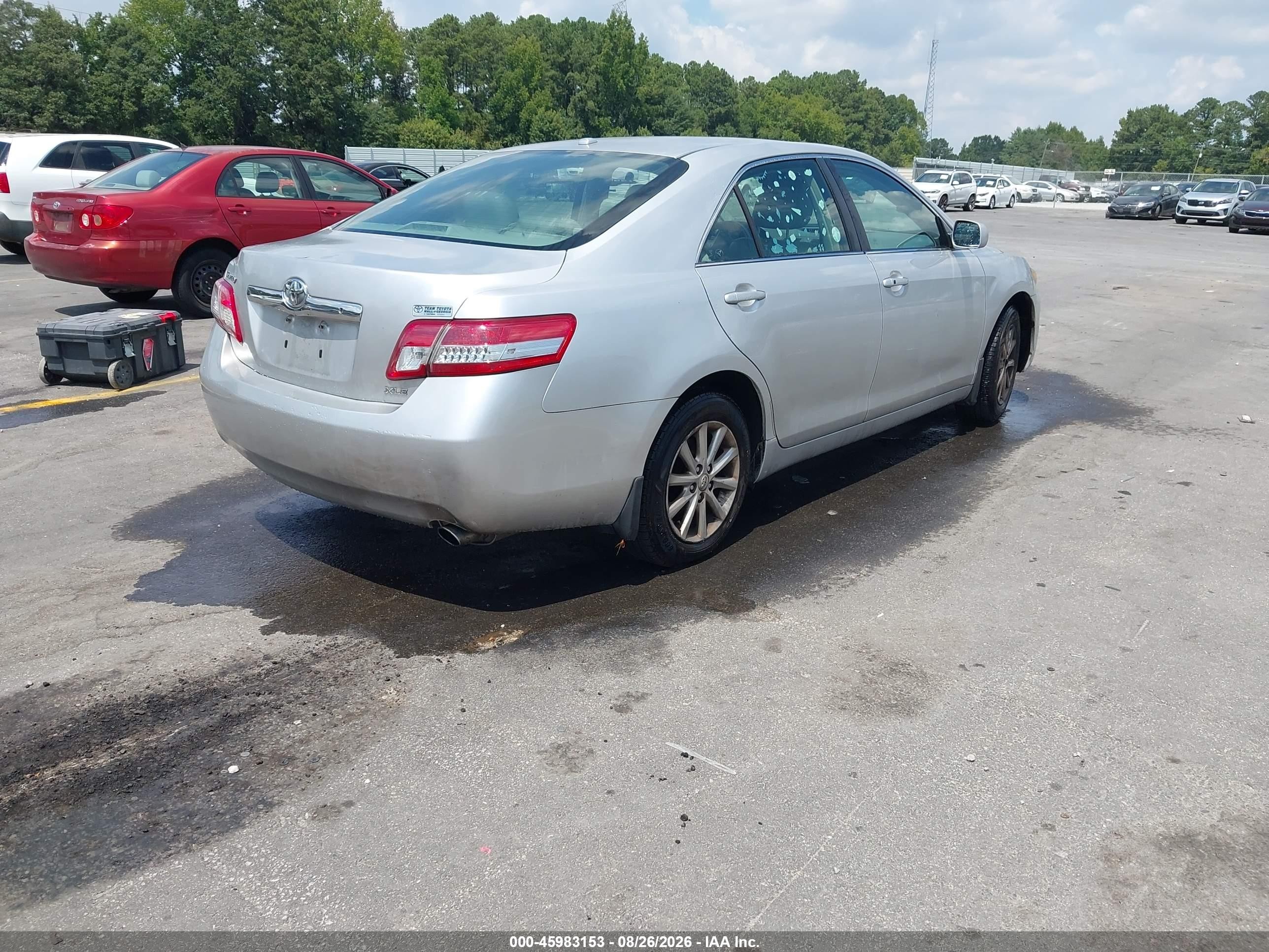 2011 Toyota Camry Xle Silver vin: 4T1BF3EK8BU181908