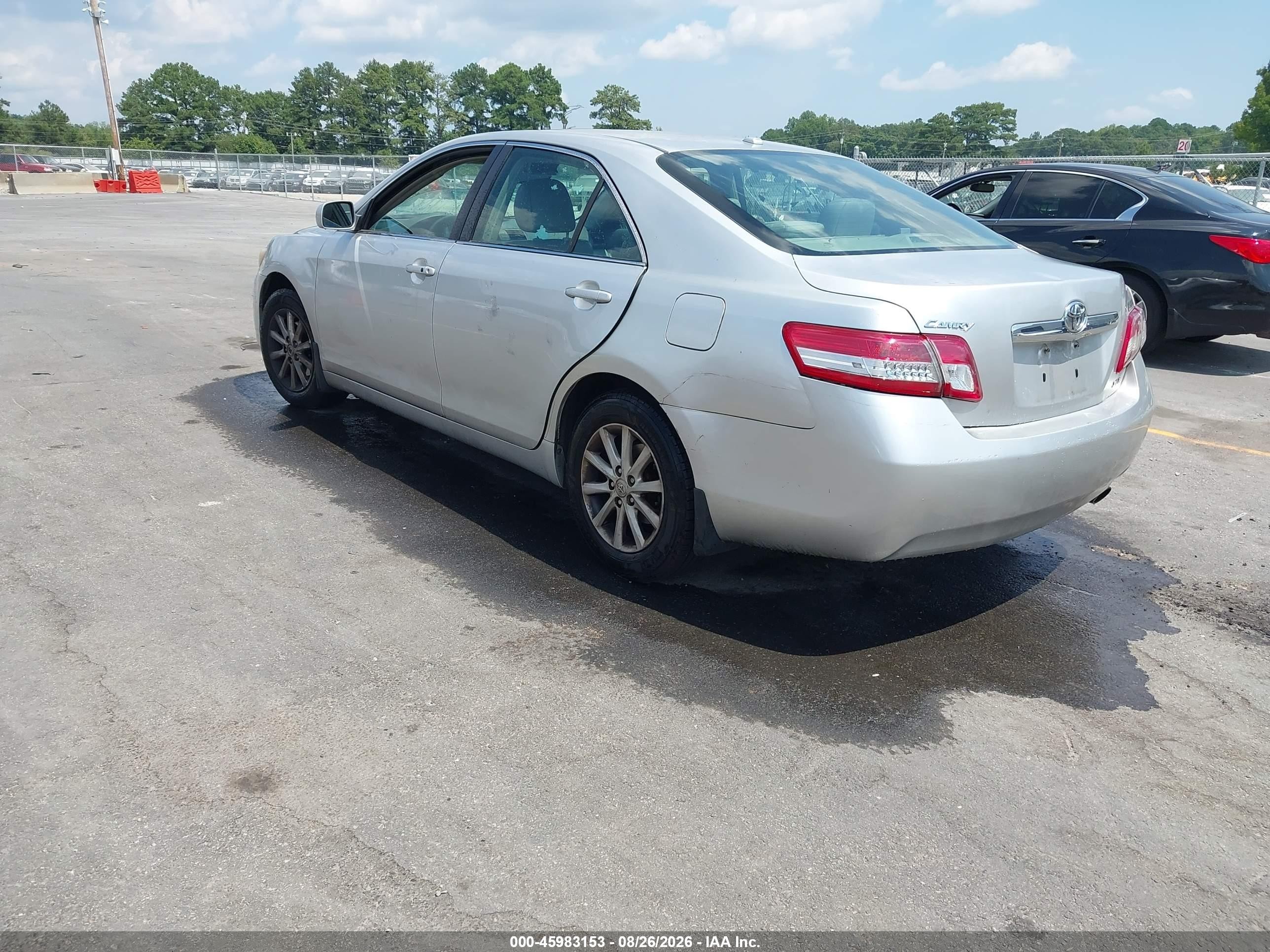 2011 Toyota Camry Xle Silver vin: 4T1BF3EK8BU181908