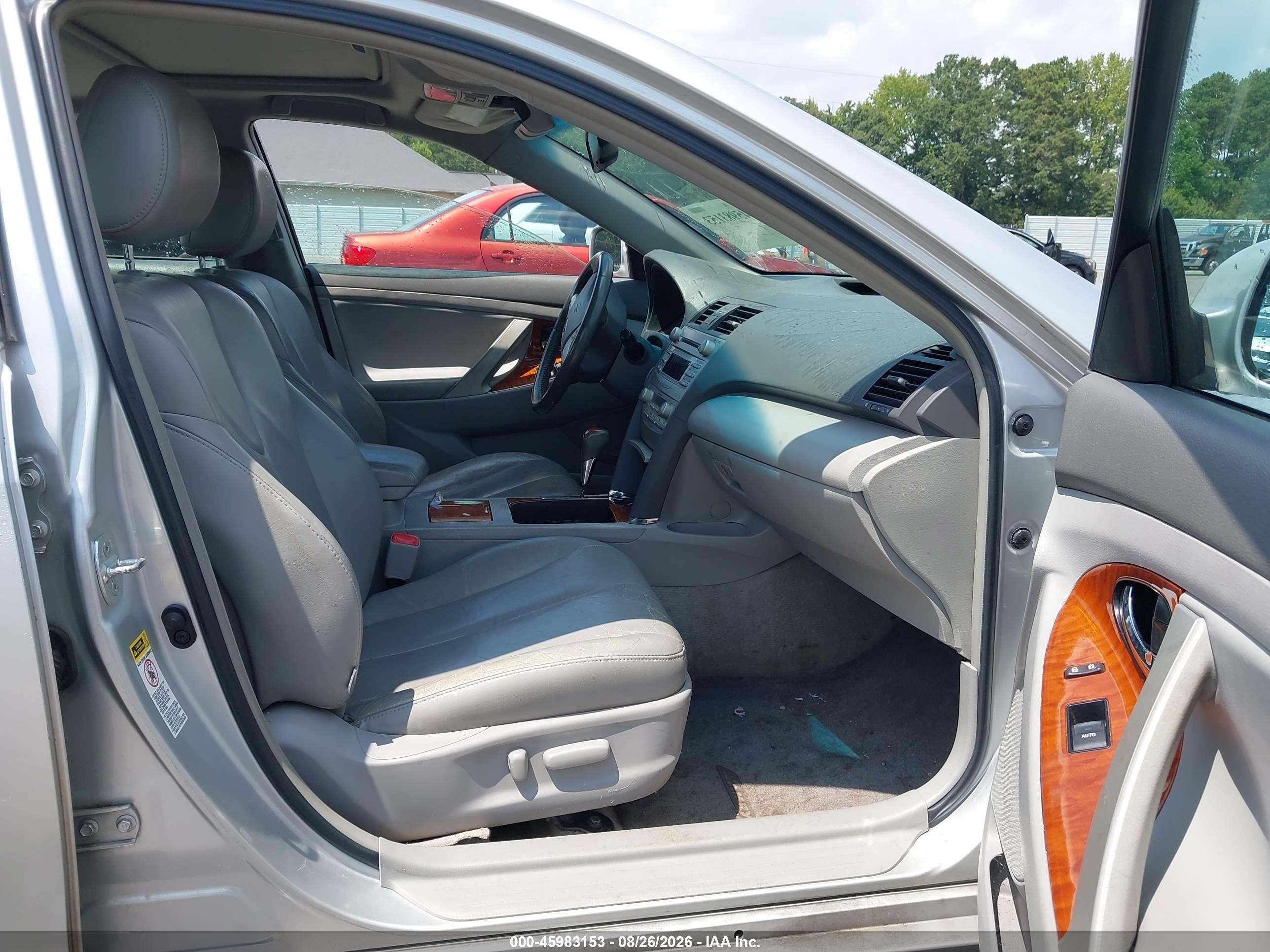 2011 Toyota Camry Xle Silver vin: 4T1BF3EK8BU181908