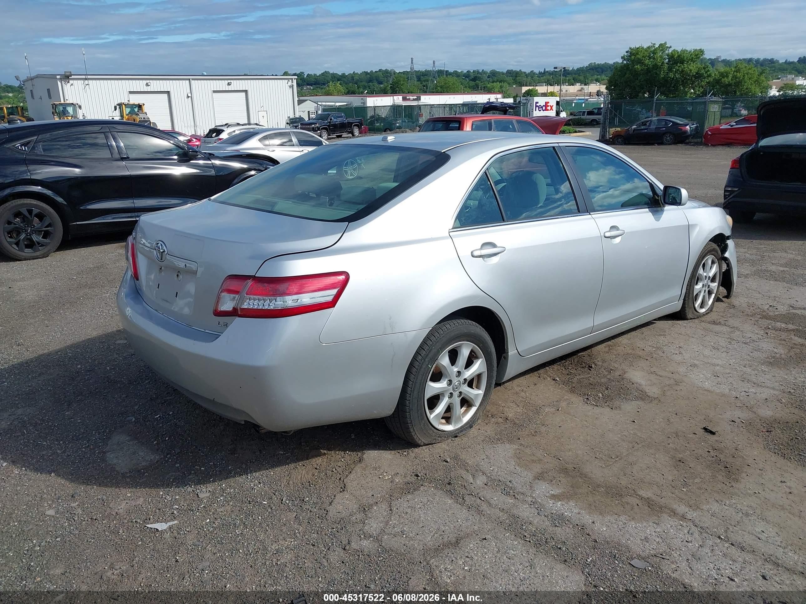2011 Toyota Camry Le Silver vin: 4T1BF3EK8BU207035
