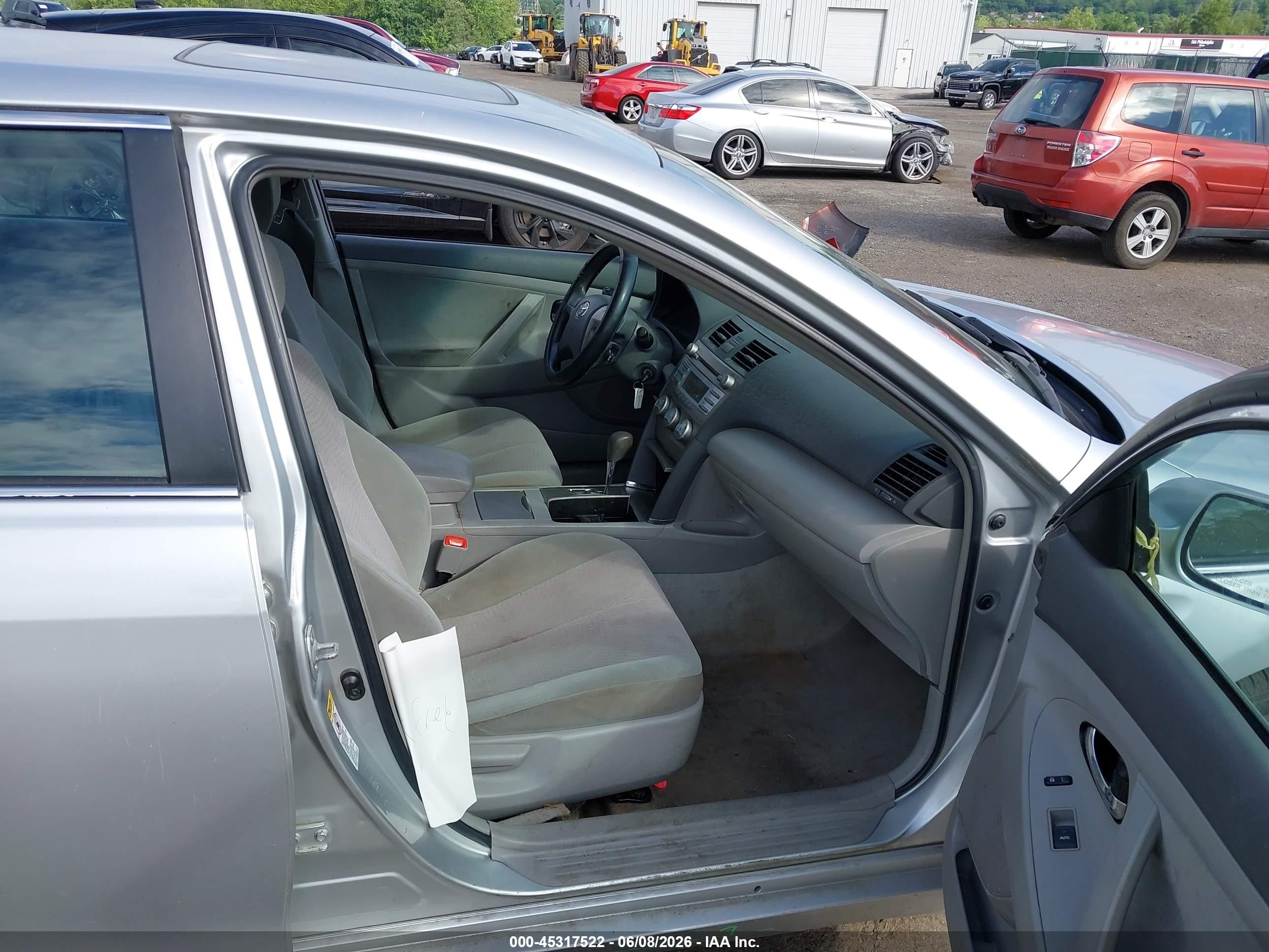 2011 Toyota Camry Le Silver vin: 4T1BF3EK8BU207035