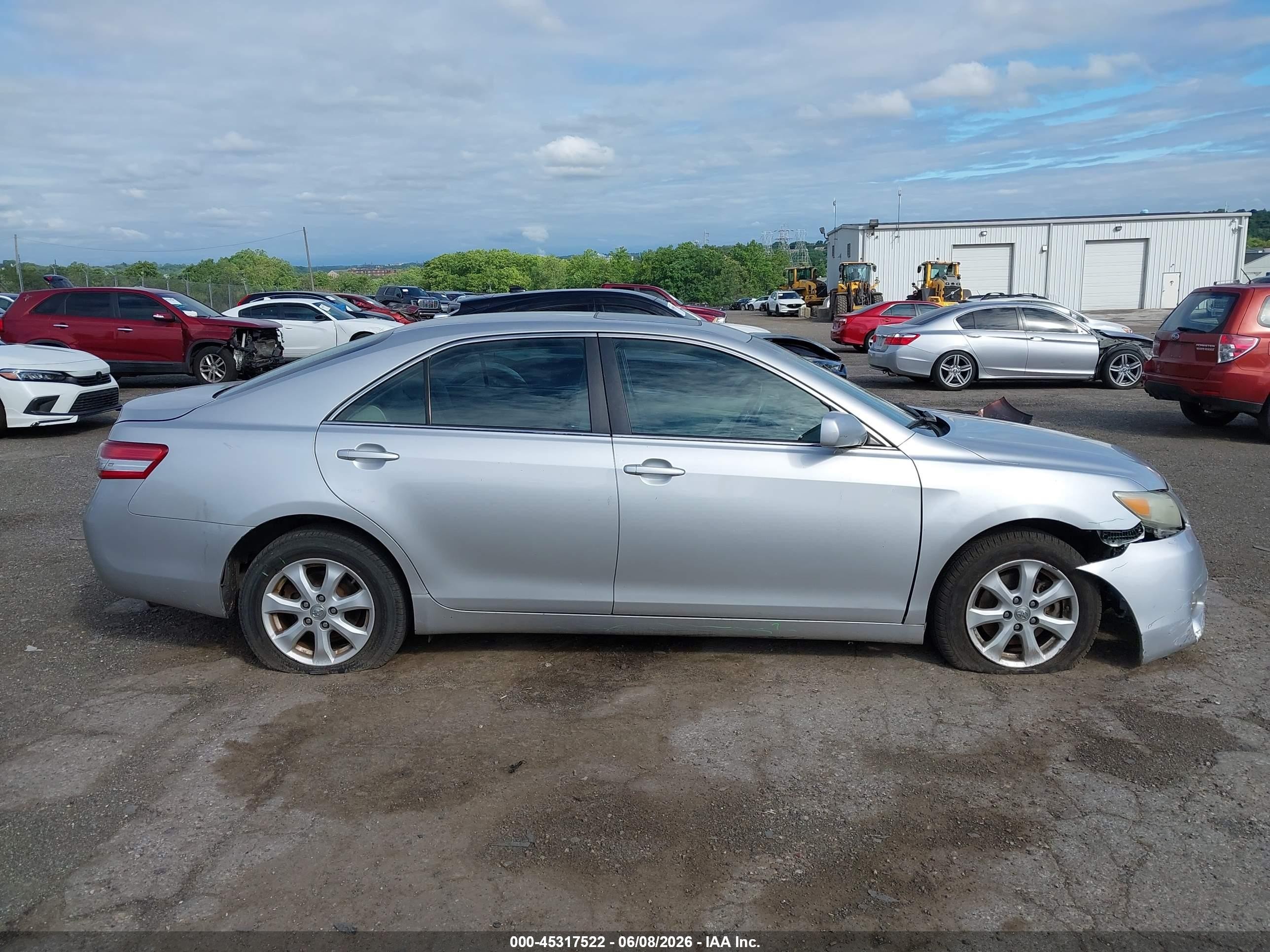 2011 Toyota Camry Le Silver vin: 4T1BF3EK8BU207035