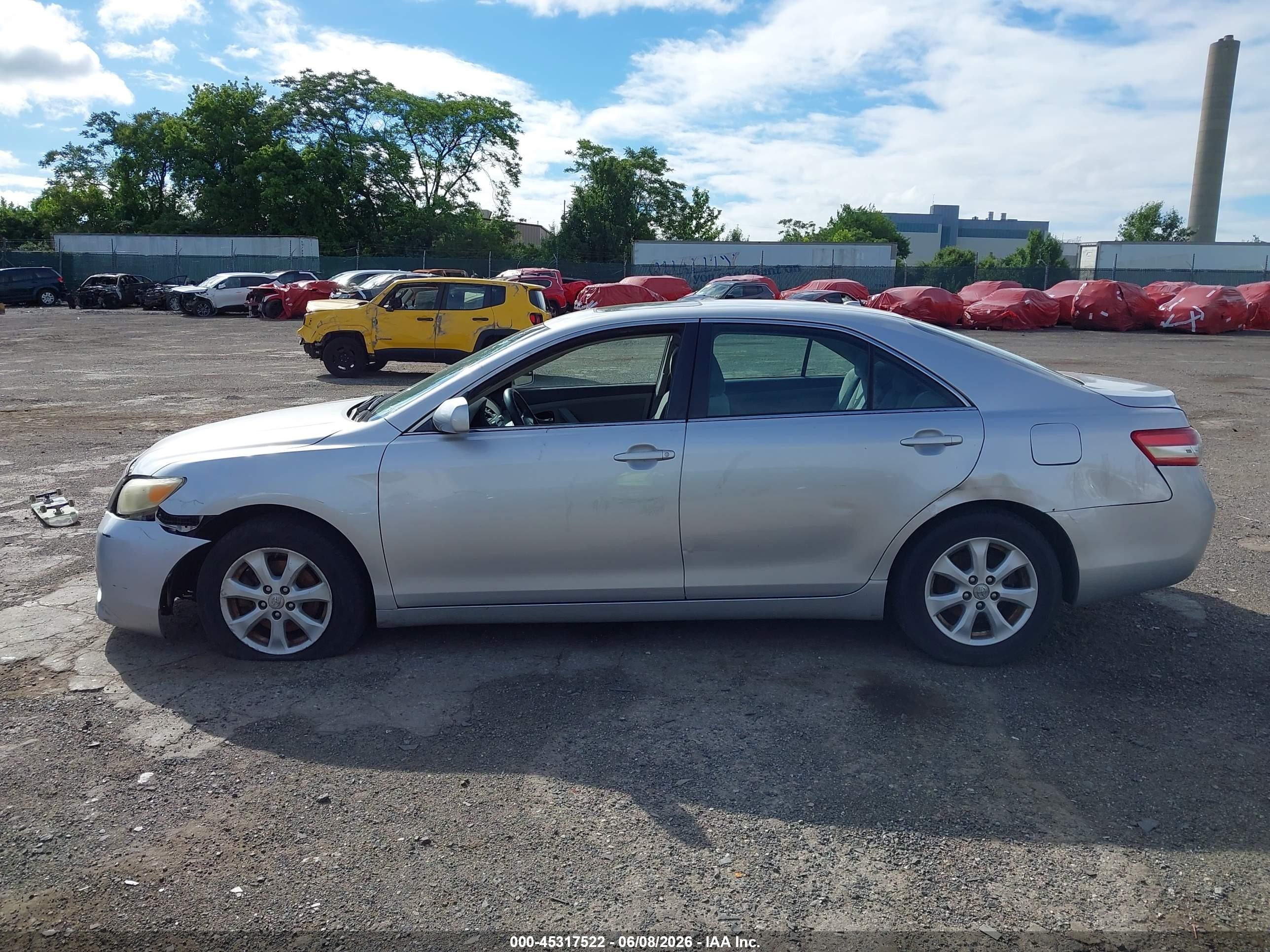 2011 Toyota Camry Le Silver vin: 4T1BF3EK8BU207035