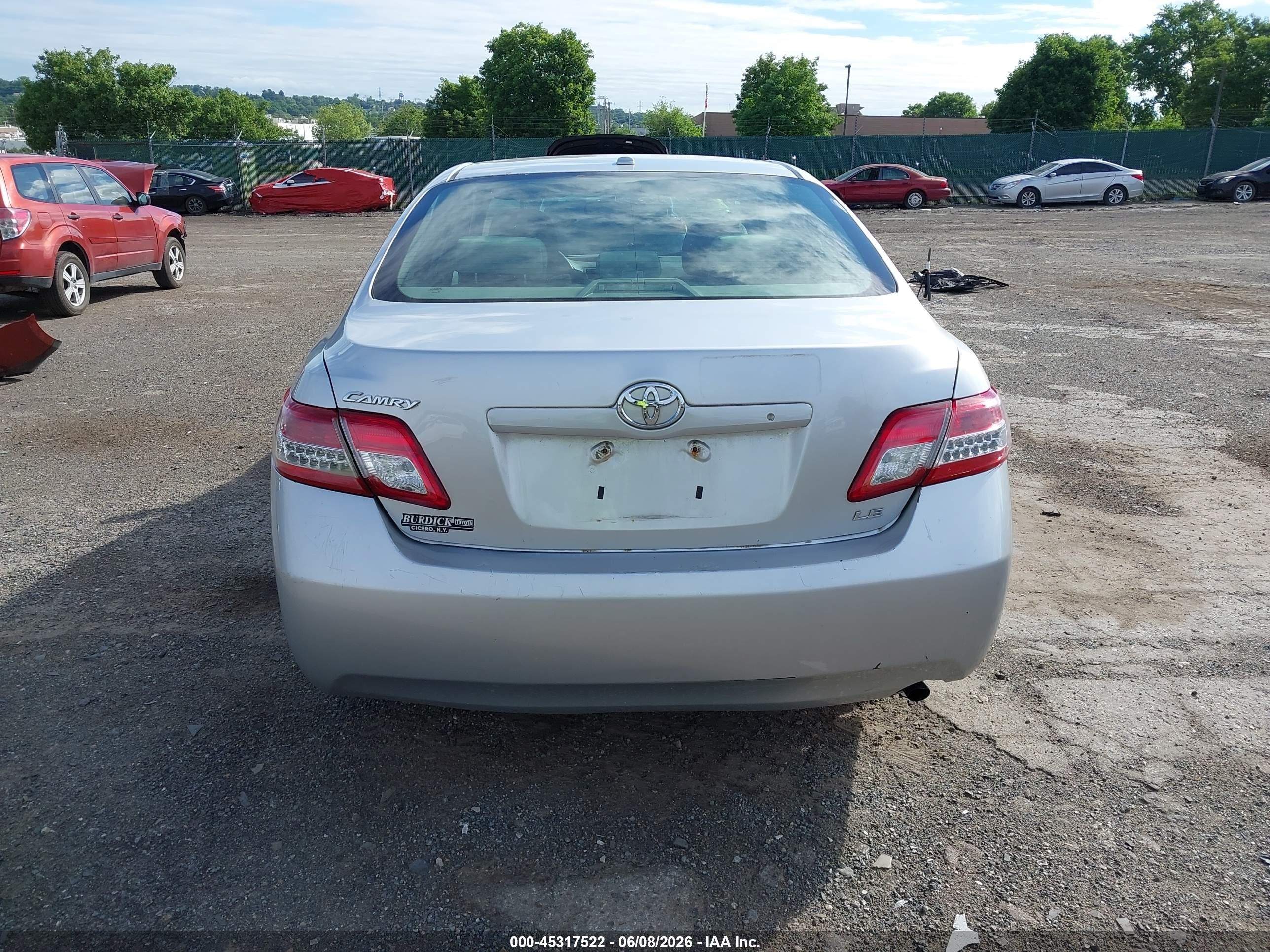 2011 Toyota Camry Le Silver vin: 4T1BF3EK8BU207035