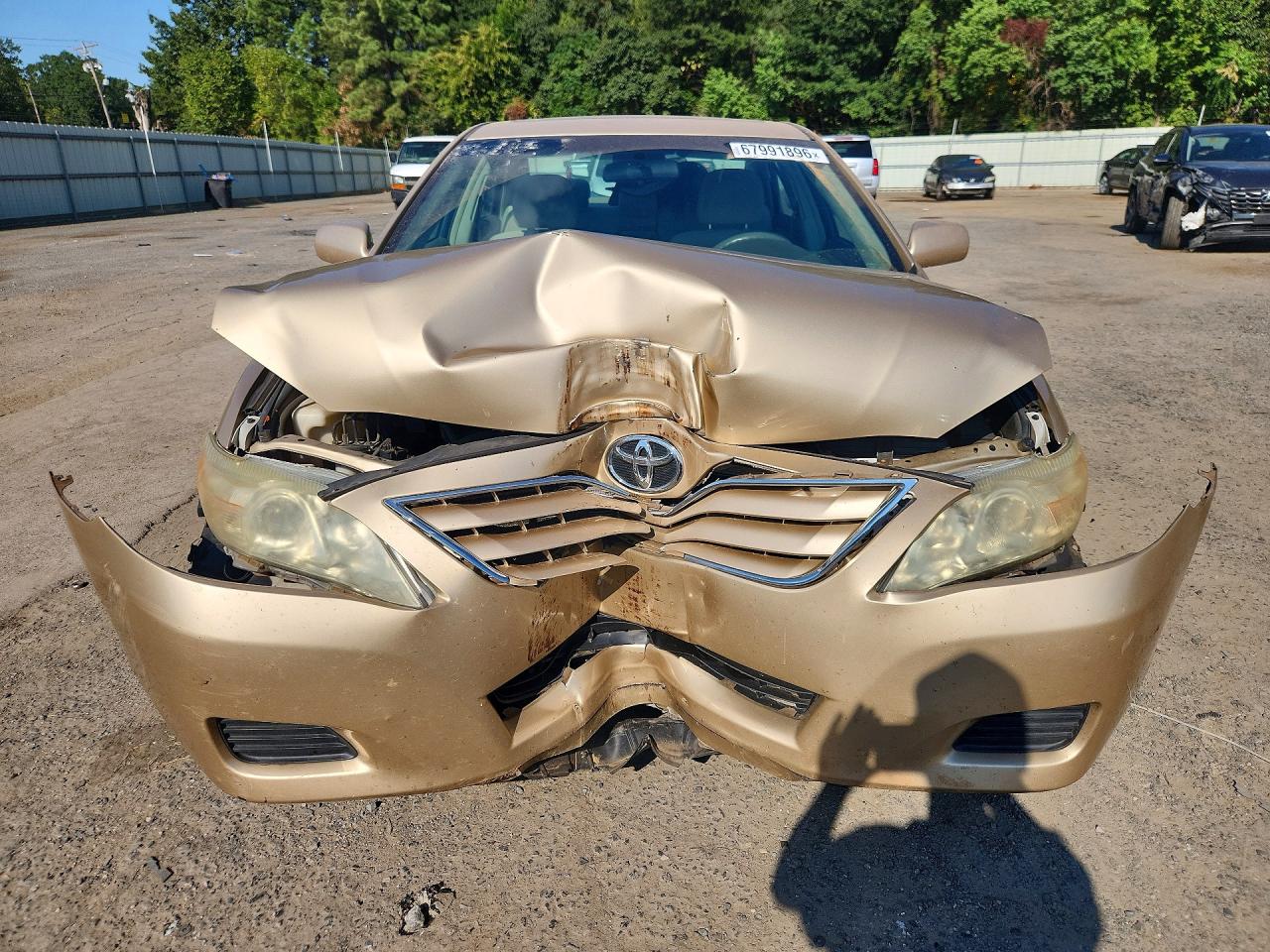 2011 Toyota Camry Le Gold vin: 4T1BF3EK8BU209433