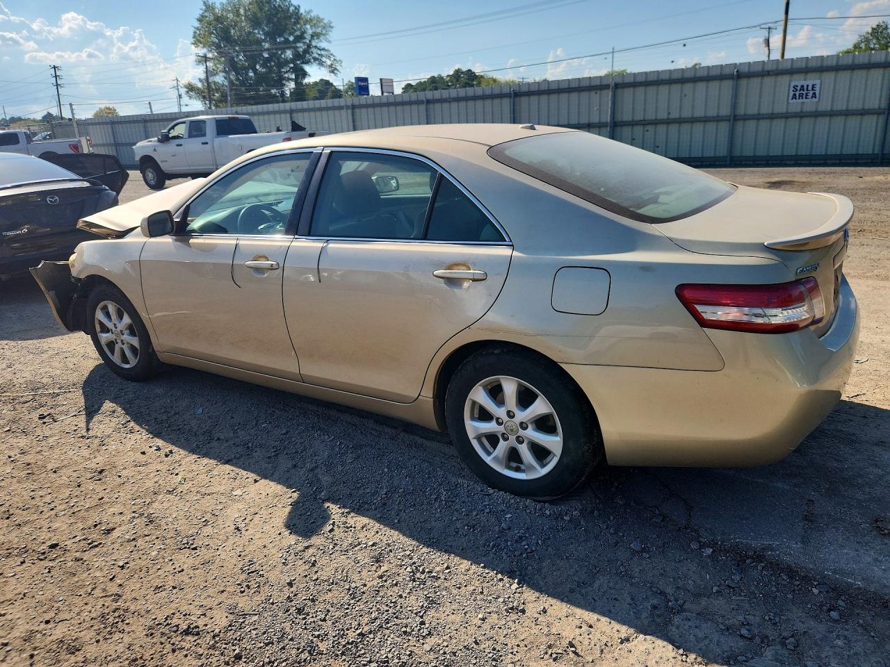 2011 Toyota Camry Le Gold vin: 4T1BF3EK8BU209433
