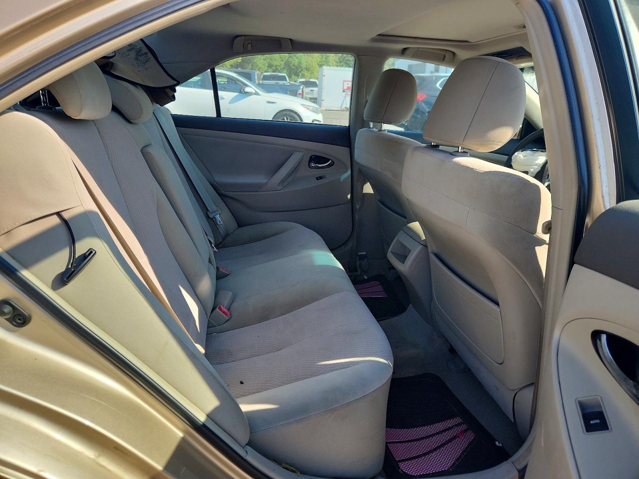 2011 Toyota Camry Le Gold vin: 4T1BF3EK8BU209433