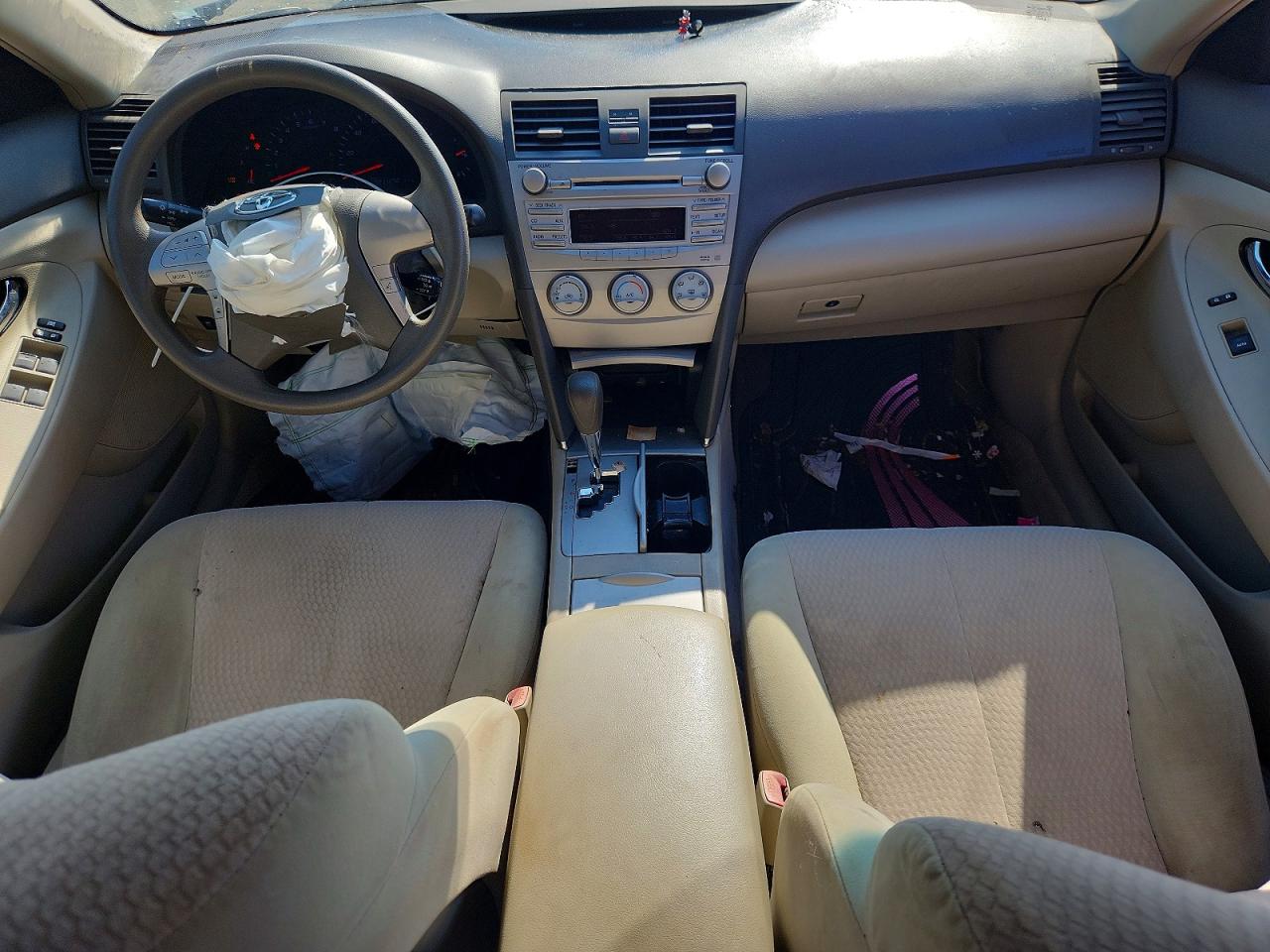 2011 Toyota Camry Le Gold vin: 4T1BF3EK8BU209433