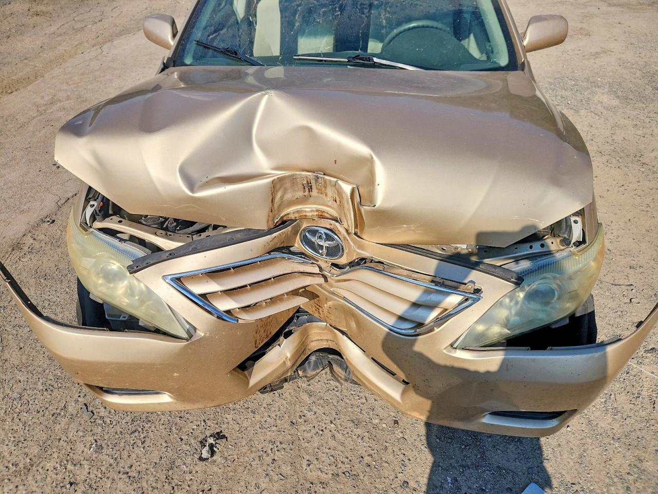 2011 Toyota Camry Le Gold vin: 4T1BF3EK8BU209433