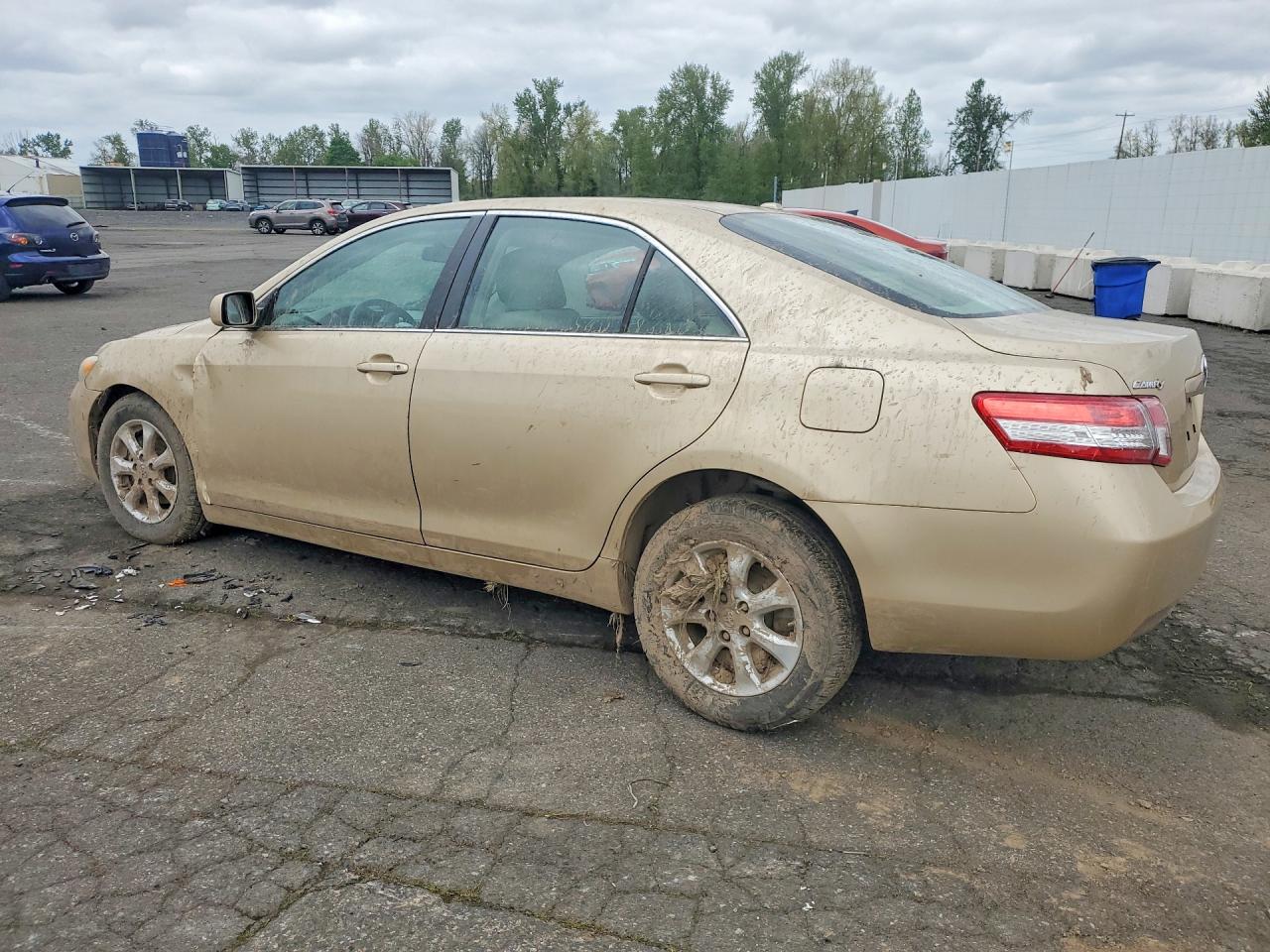 2011 Toyota Camry Automatic Gold vin: 4T1BF3EK8BU219427