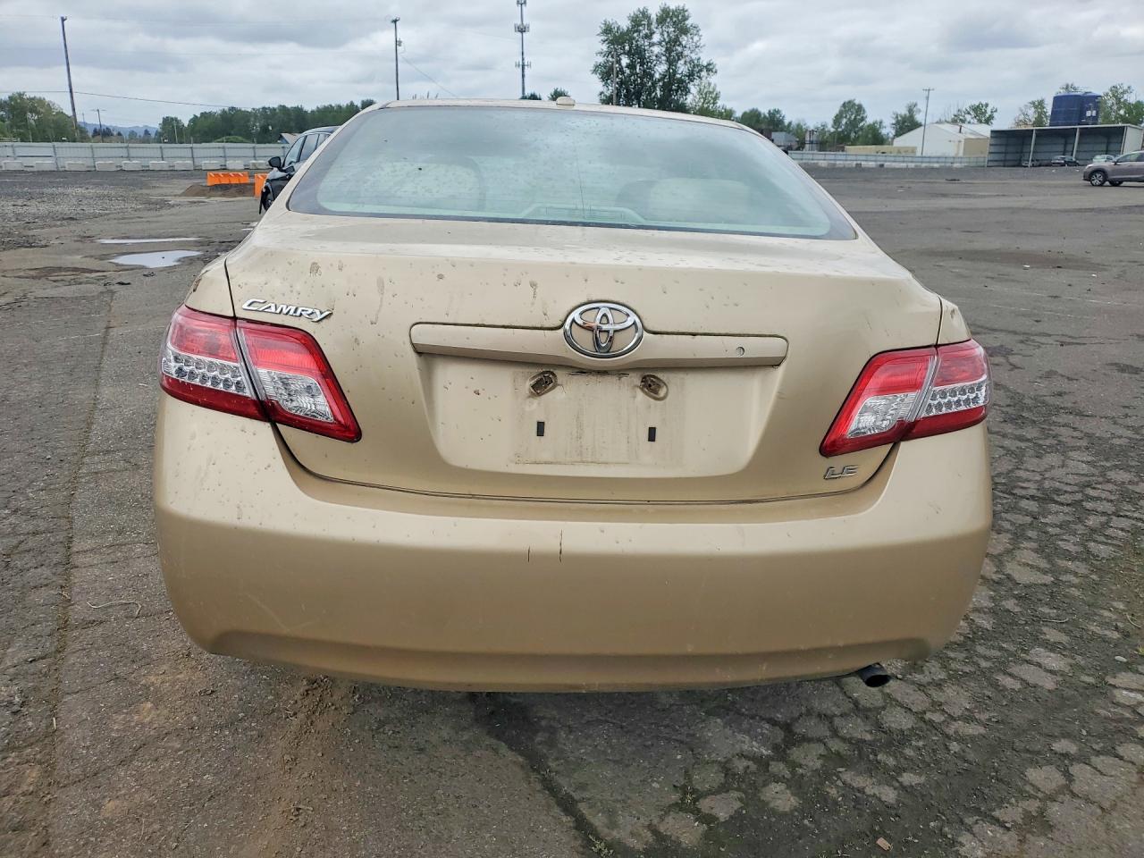 2011 Toyota Camry Automatic Gold vin: 4T1BF3EK8BU219427