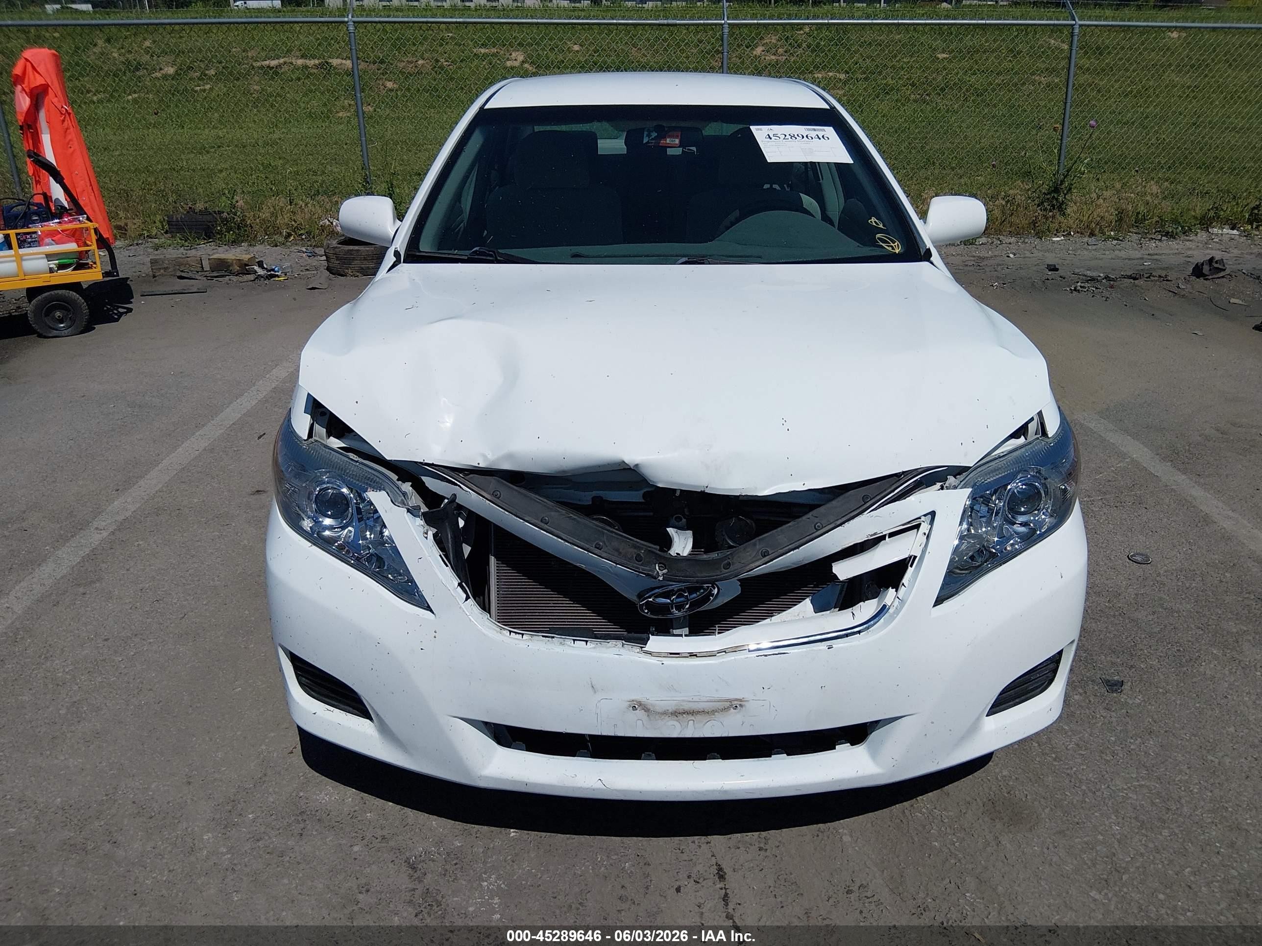 2011 Toyota Camry Le White vin: 4T1BF3EK8BU585324