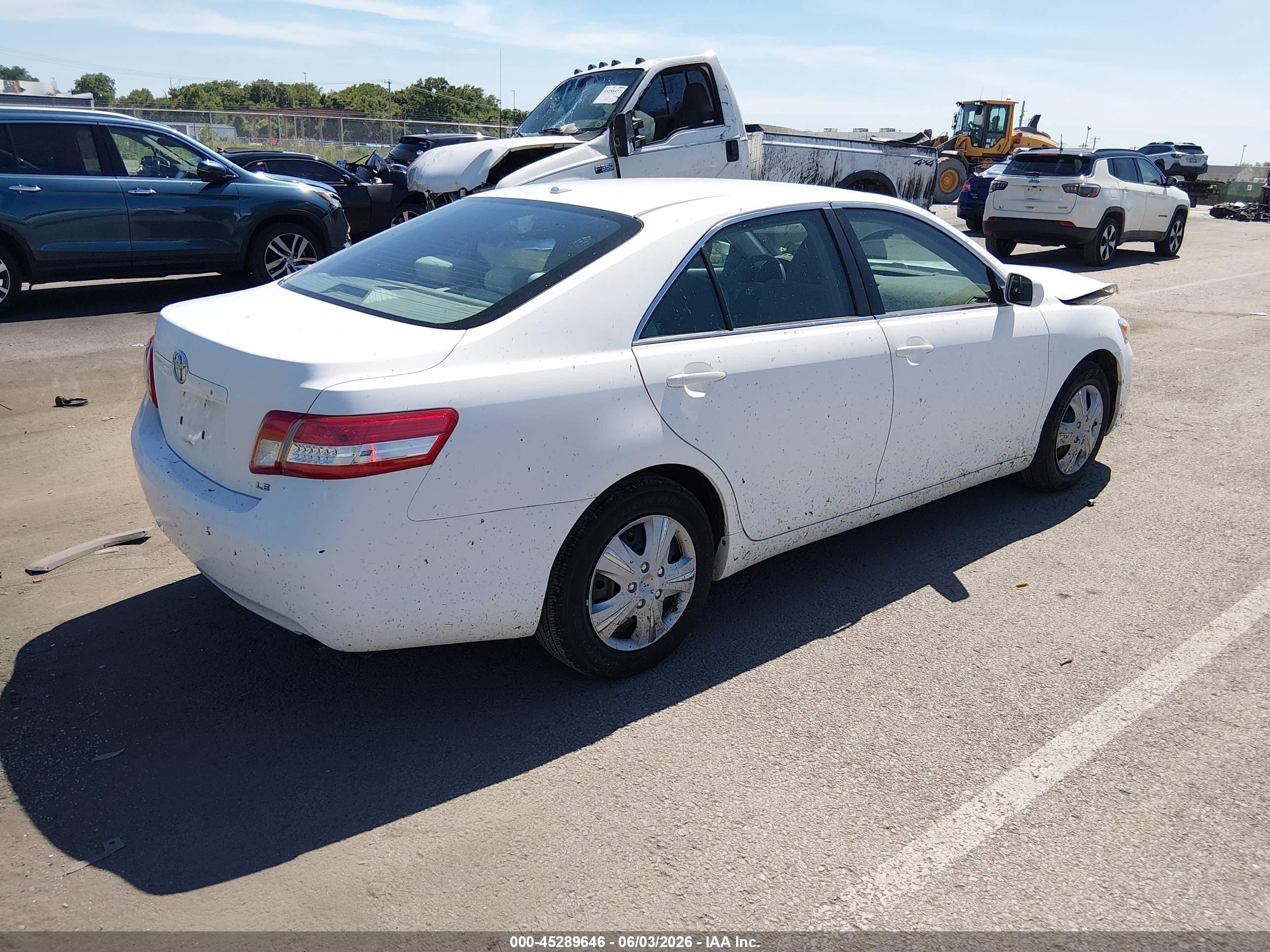 2011 Toyota Camry Le White vin: 4T1BF3EK8BU585324