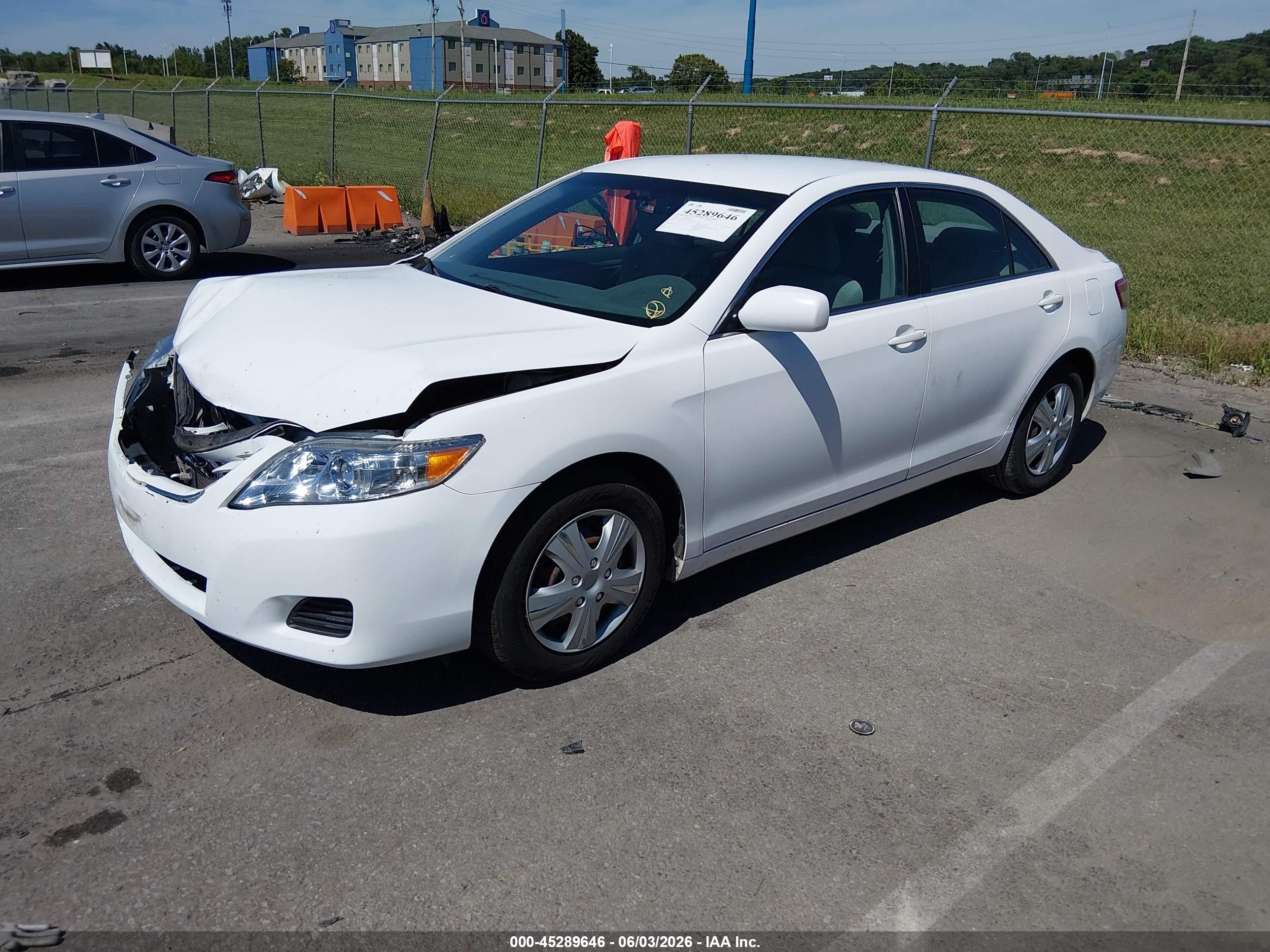 2011 Toyota Camry Le White vin: 4T1BF3EK8BU585324