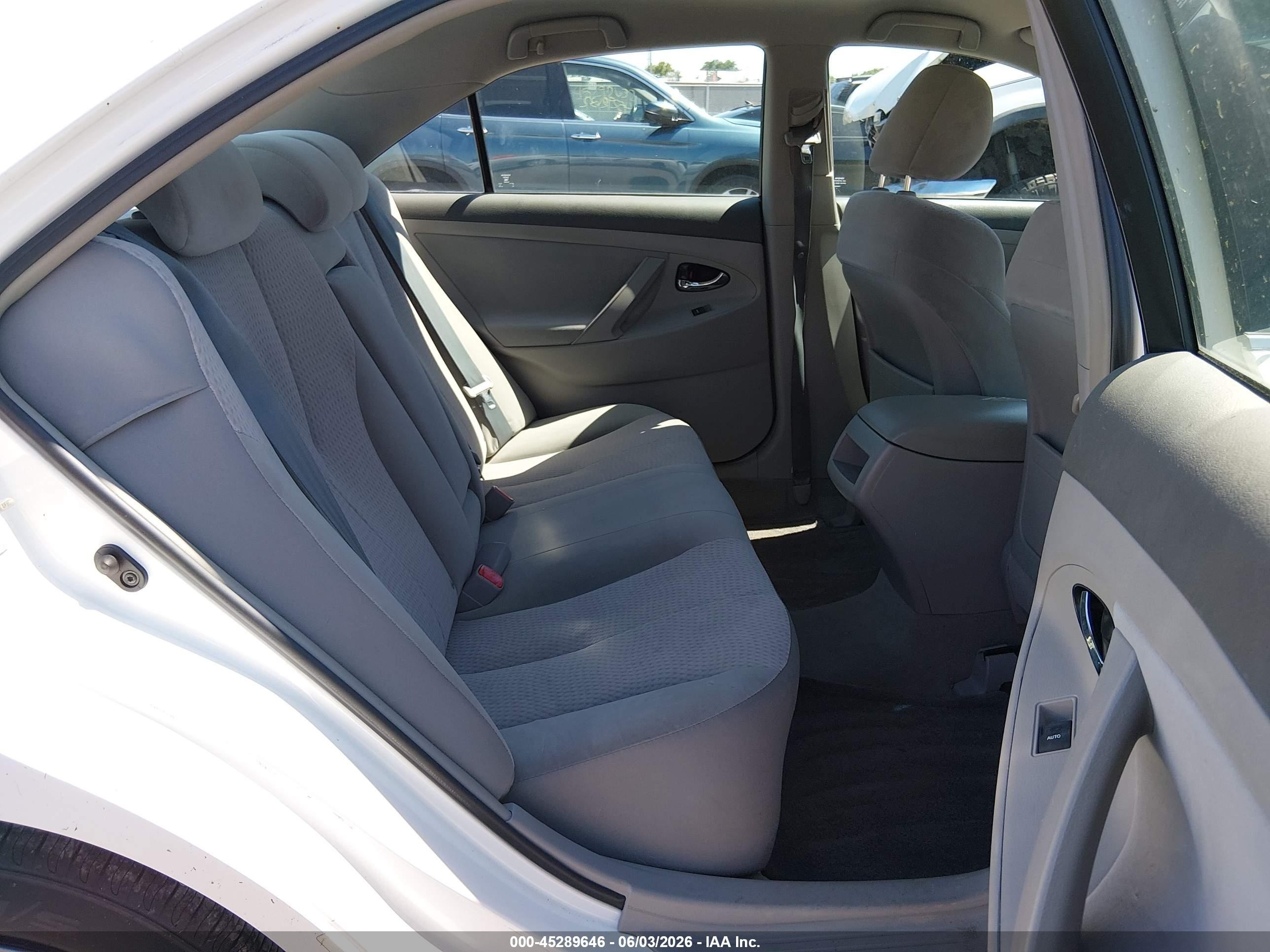 2011 Toyota Camry Le White vin: 4T1BF3EK8BU585324