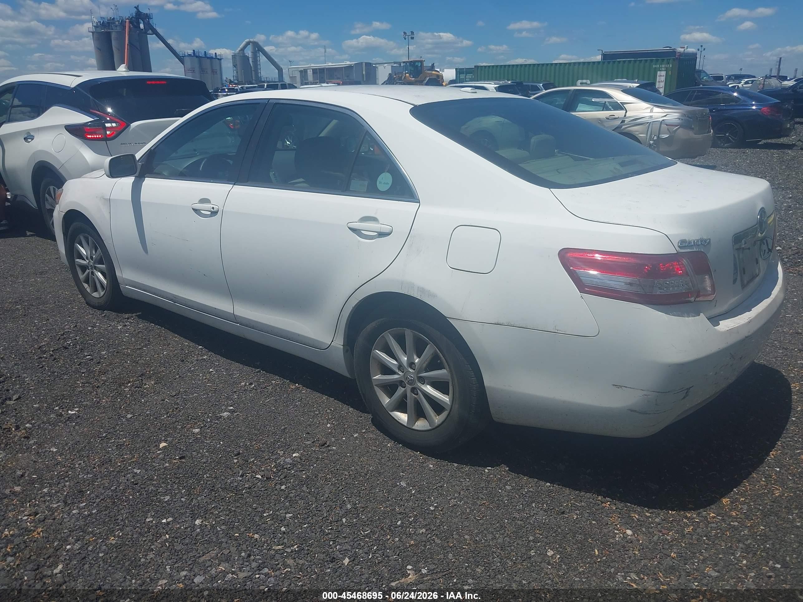 2011 Toyota Camry Xle White vin: 4T1BF3EK8BU587008