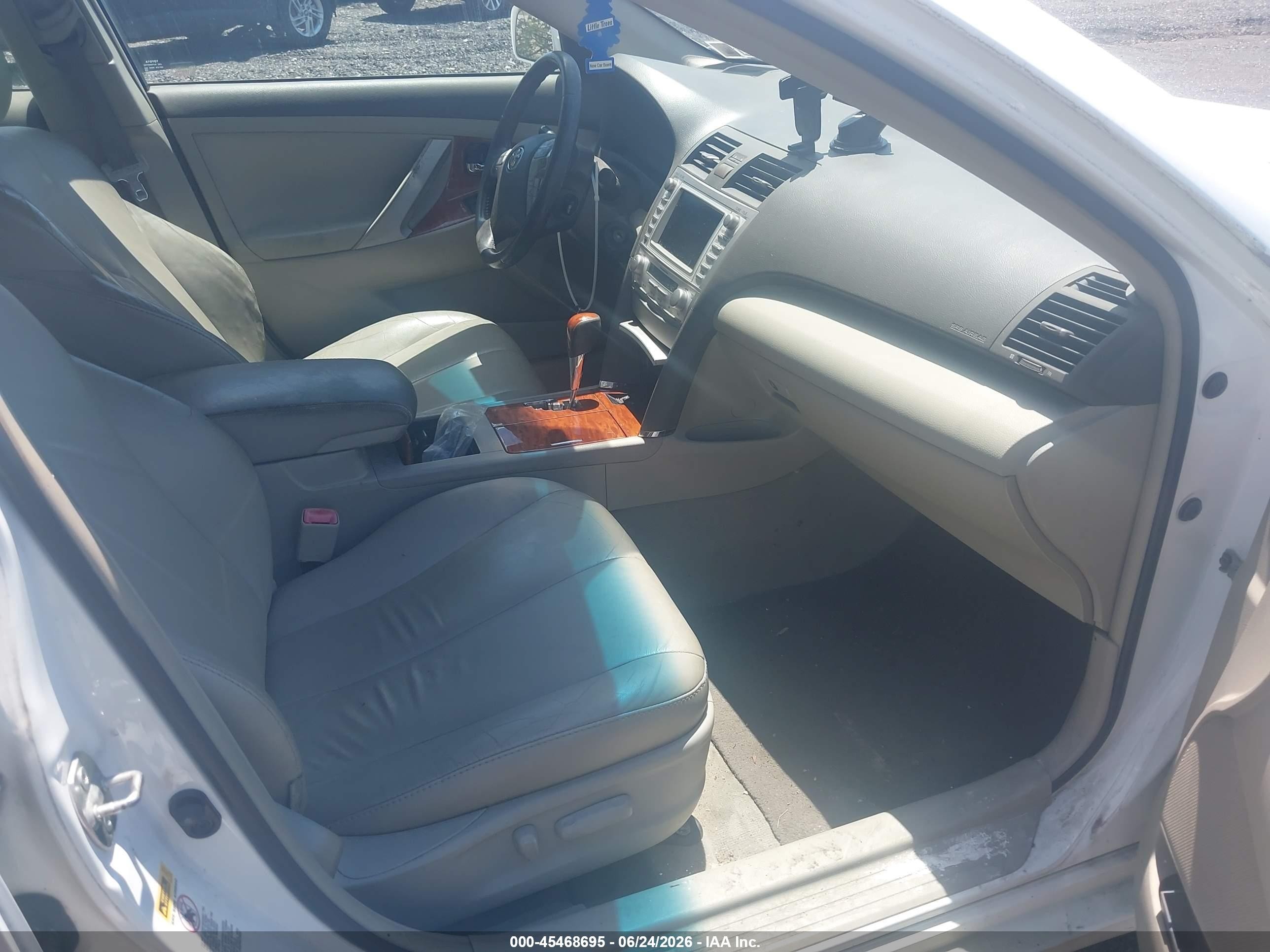 2011 Toyota Camry Xle White vin: 4T1BF3EK8BU587008