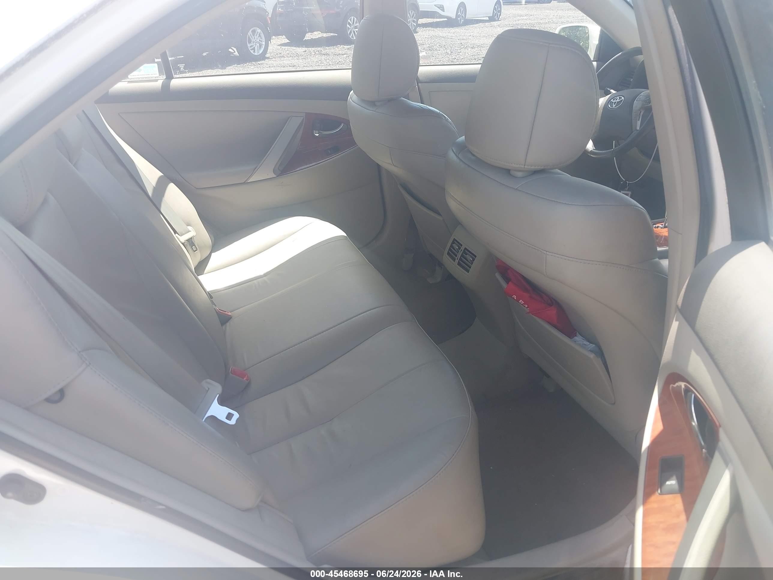 2011 Toyota Camry Xle White vin: 4T1BF3EK8BU587008