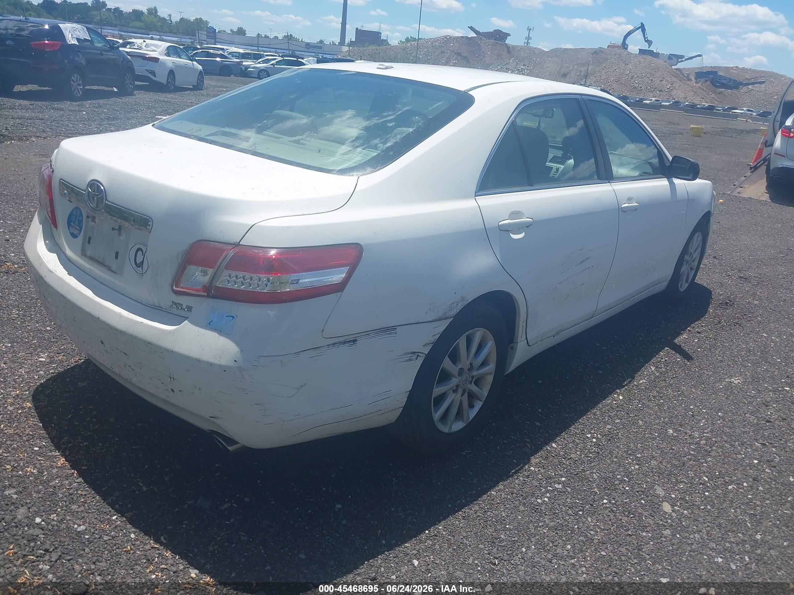 2011 Toyota Camry Xle White vin: 4T1BF3EK8BU587008